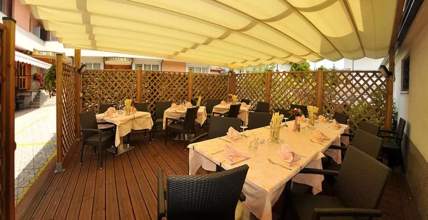 Restaurant/places to eat in Hotel Vela