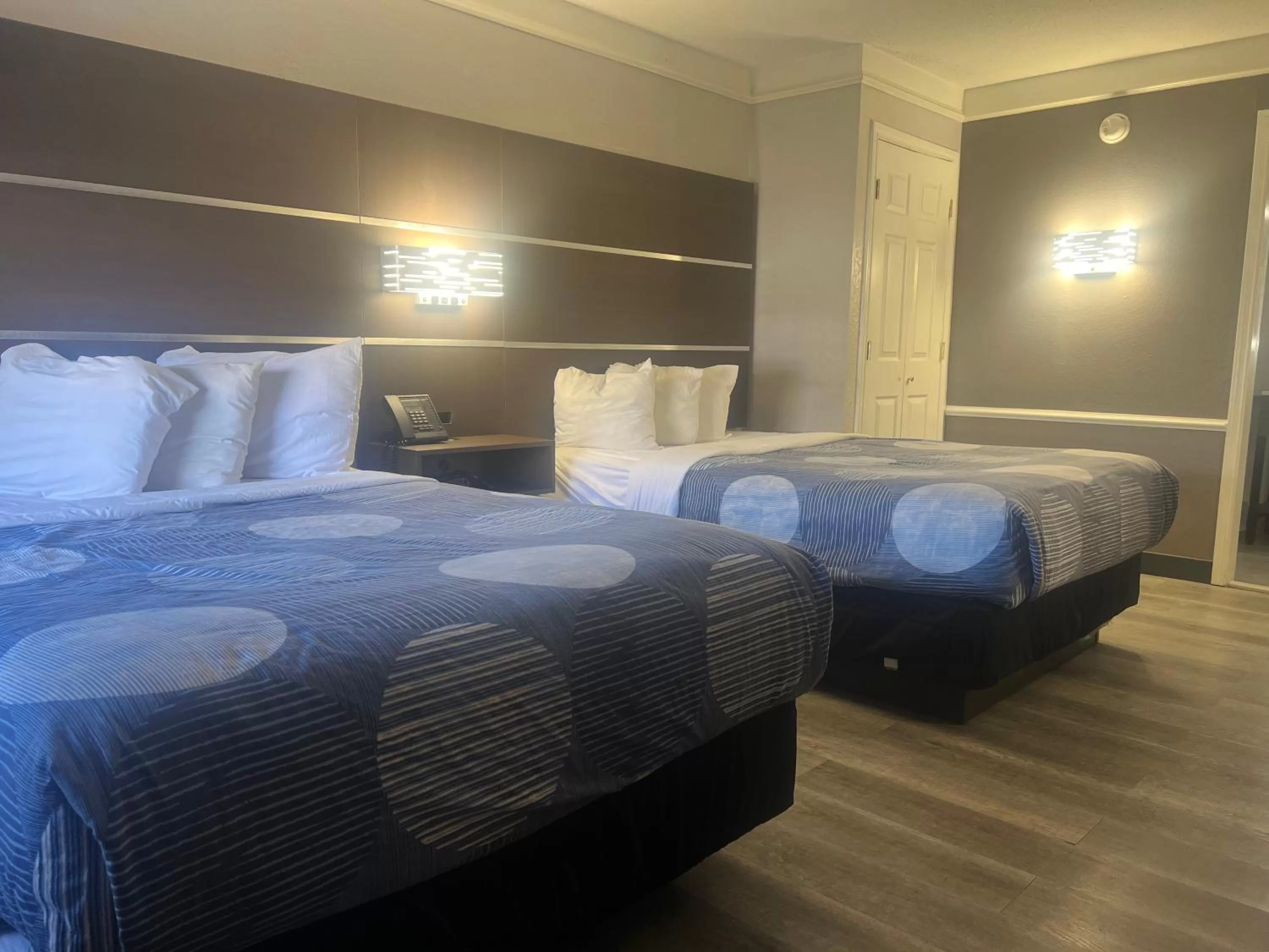 Bed in La Quinta Inn By Wyndham IH-10 West San Antonio TX