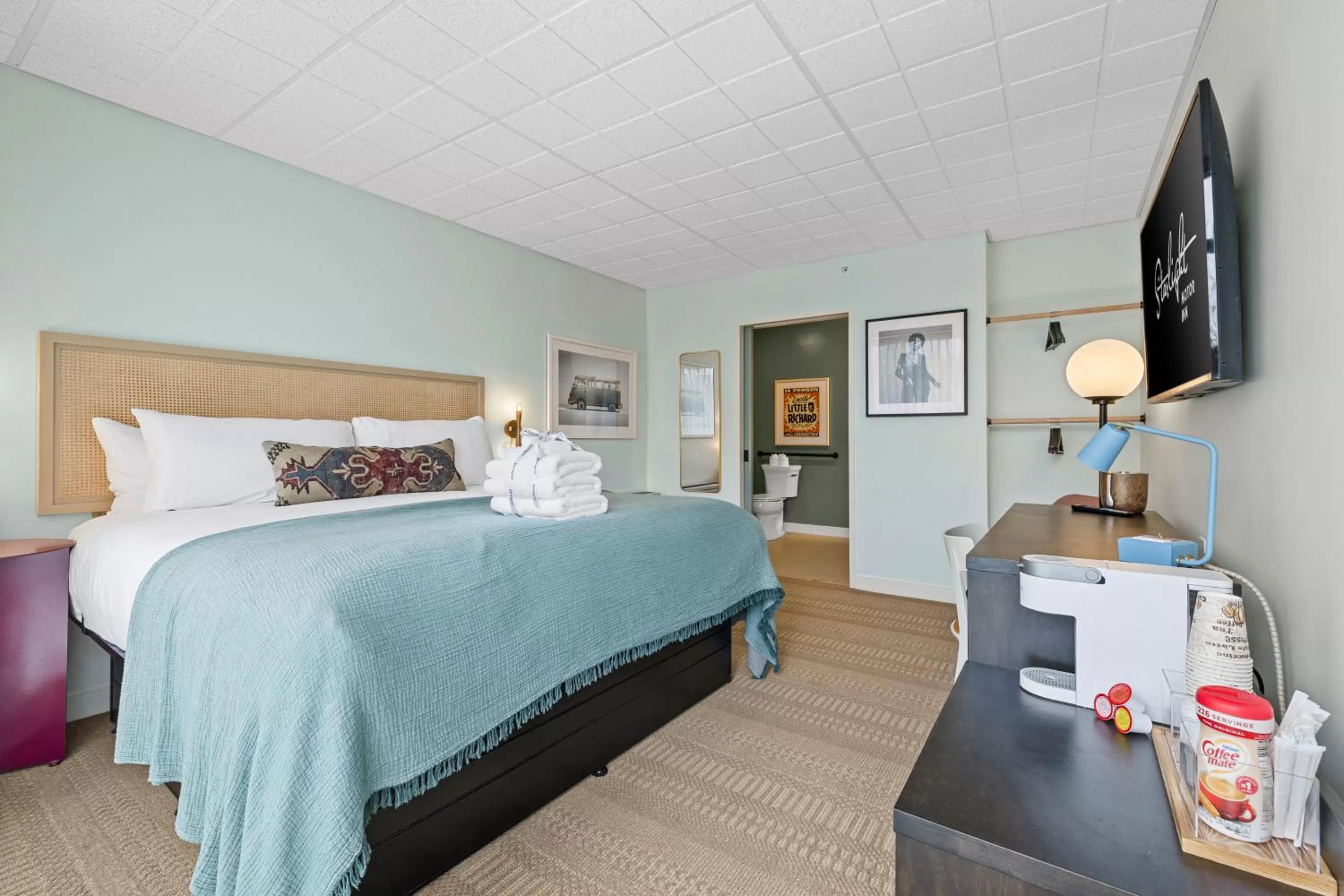 Photo of the whole room, Bed in The Starlight Motor Inn