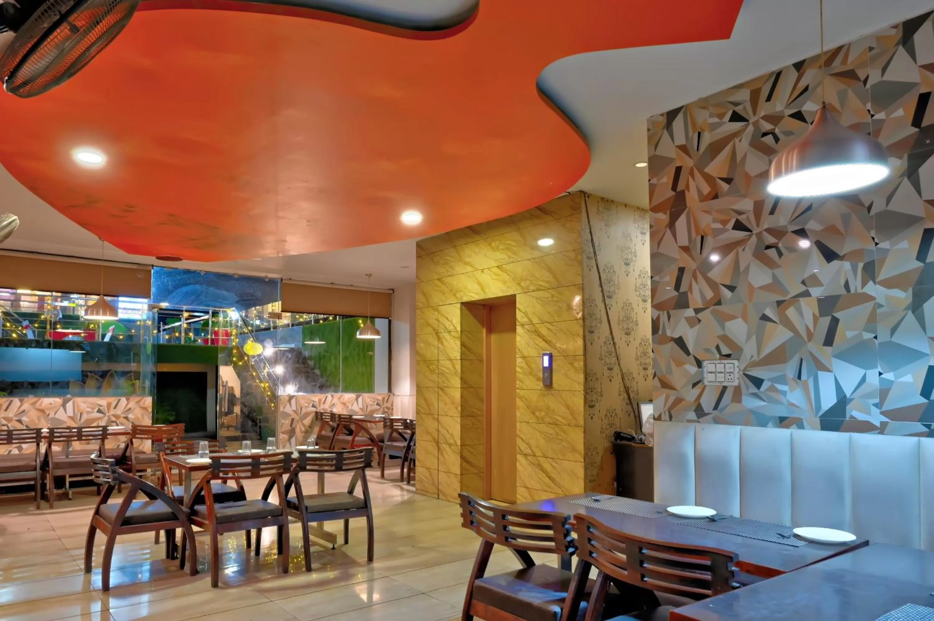 Restaurant/Places to Eat in DIEU Sallow royal suites