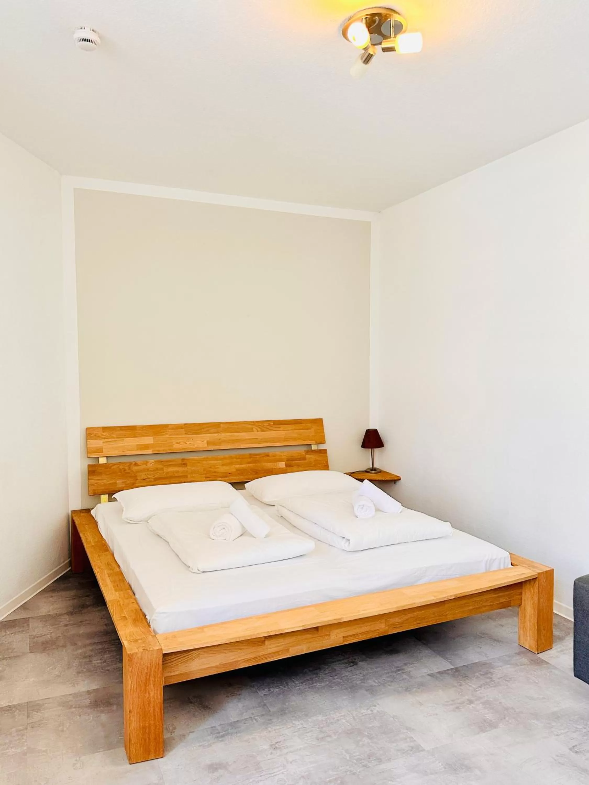 Bed in Saale, Marktplatz Zentrum, Apartmenthaus am Dom von Plant Room