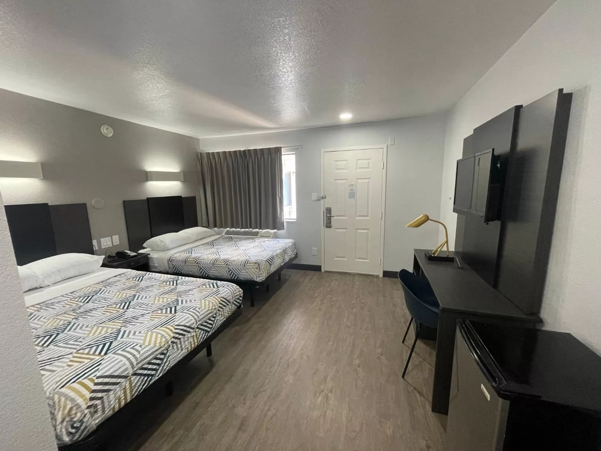 Bed in Motel 6 Denton, TX - UNT