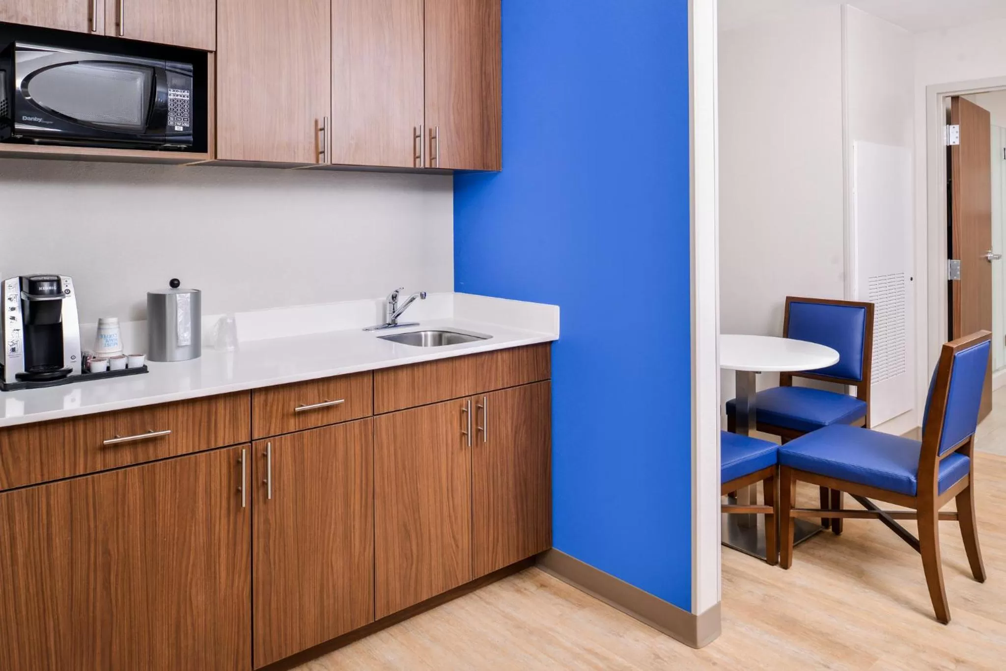 Photo of the whole room in Holiday Inn Express & Suites - Siloam Springs by IHG