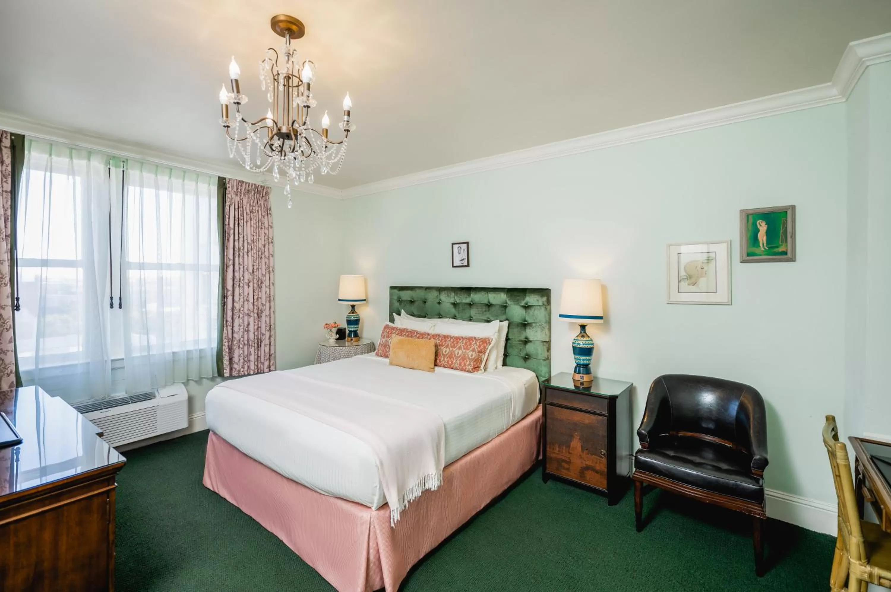 Bedroom, Bed in The Pontchartrain Hotel