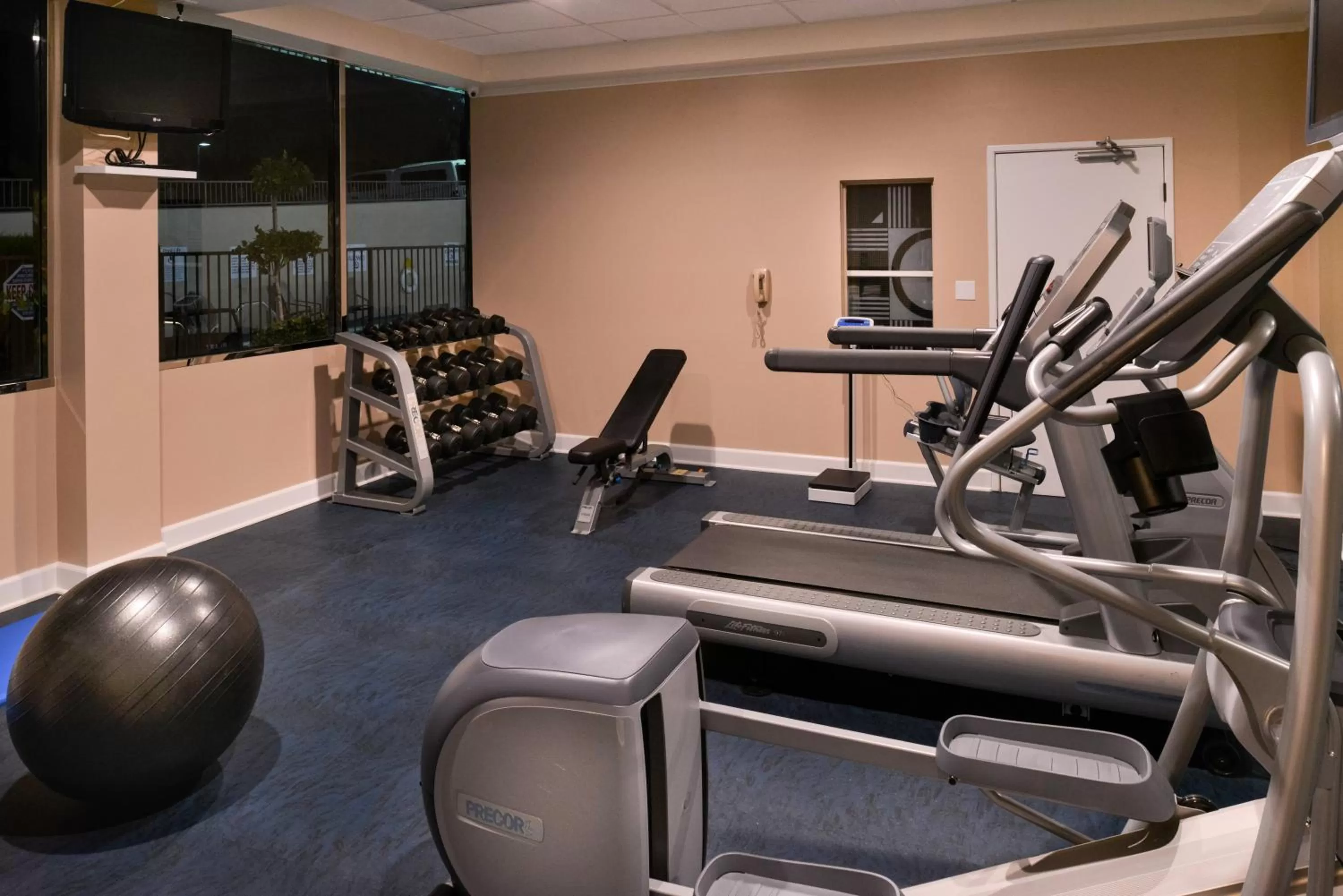 Spa and wellness centre/facilities in Holiday Inn Express & Suites Pasadena - Los Angeles by IHG