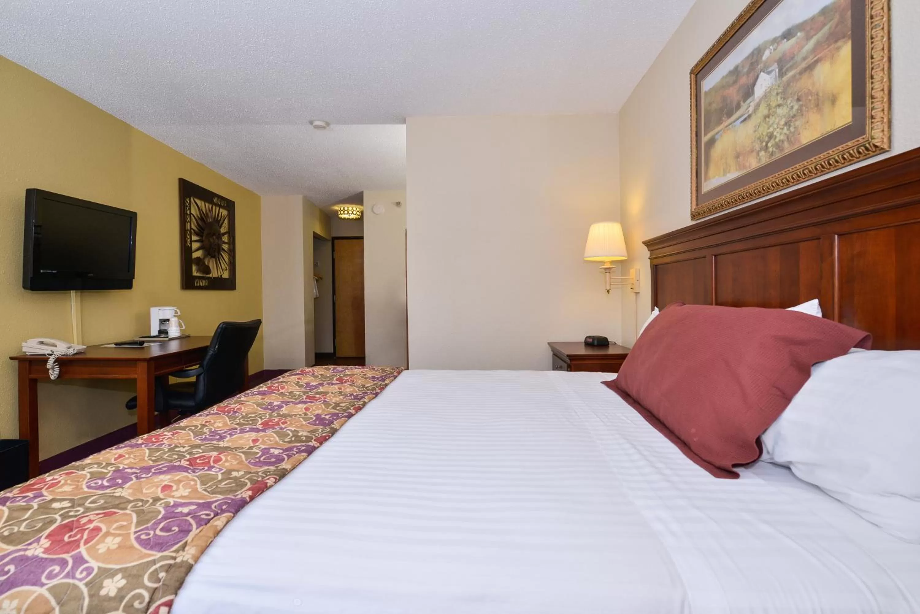 Bedroom, Bed in Lamplighter Inn-South