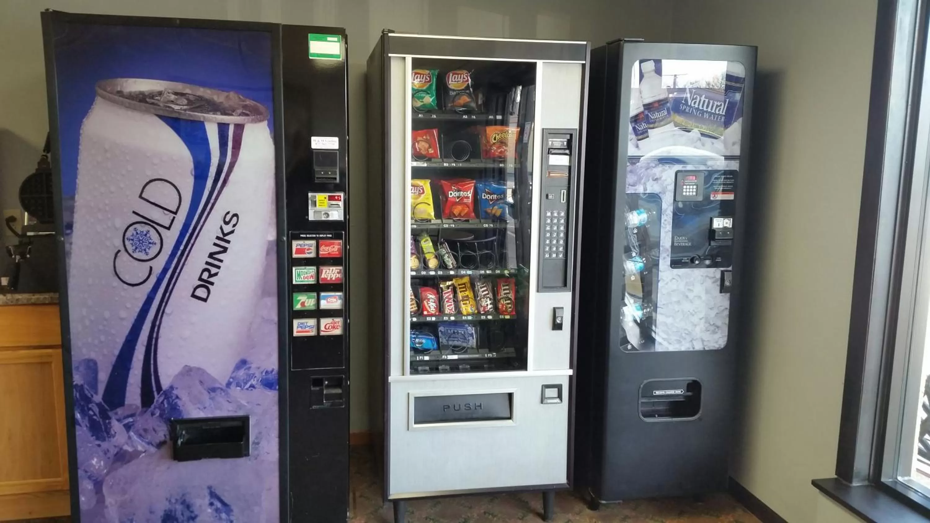 Food and drinks in Super 8 by Wyndham Macomb