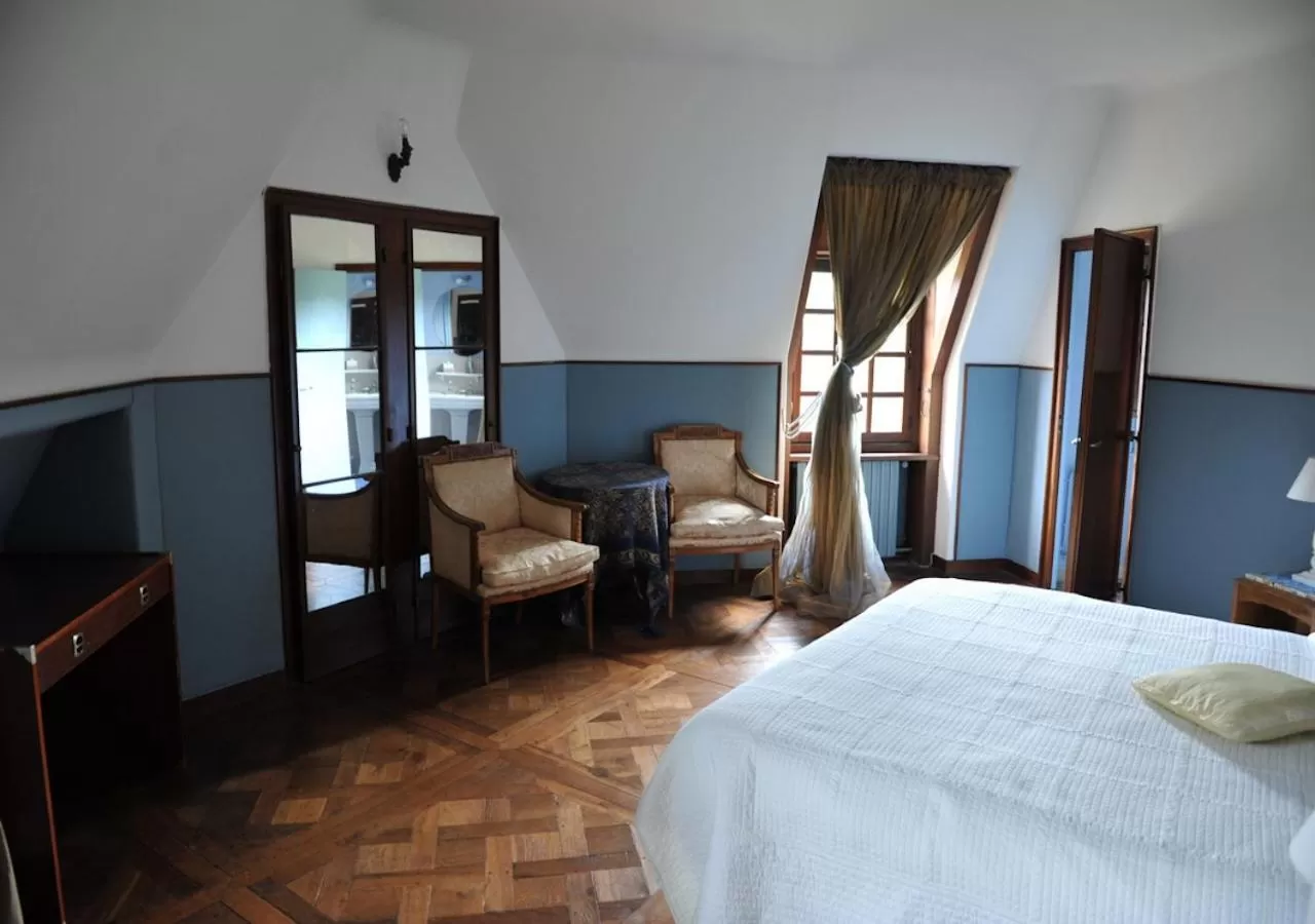 Photo of the whole room, Bed in Le Logis d'Arniere