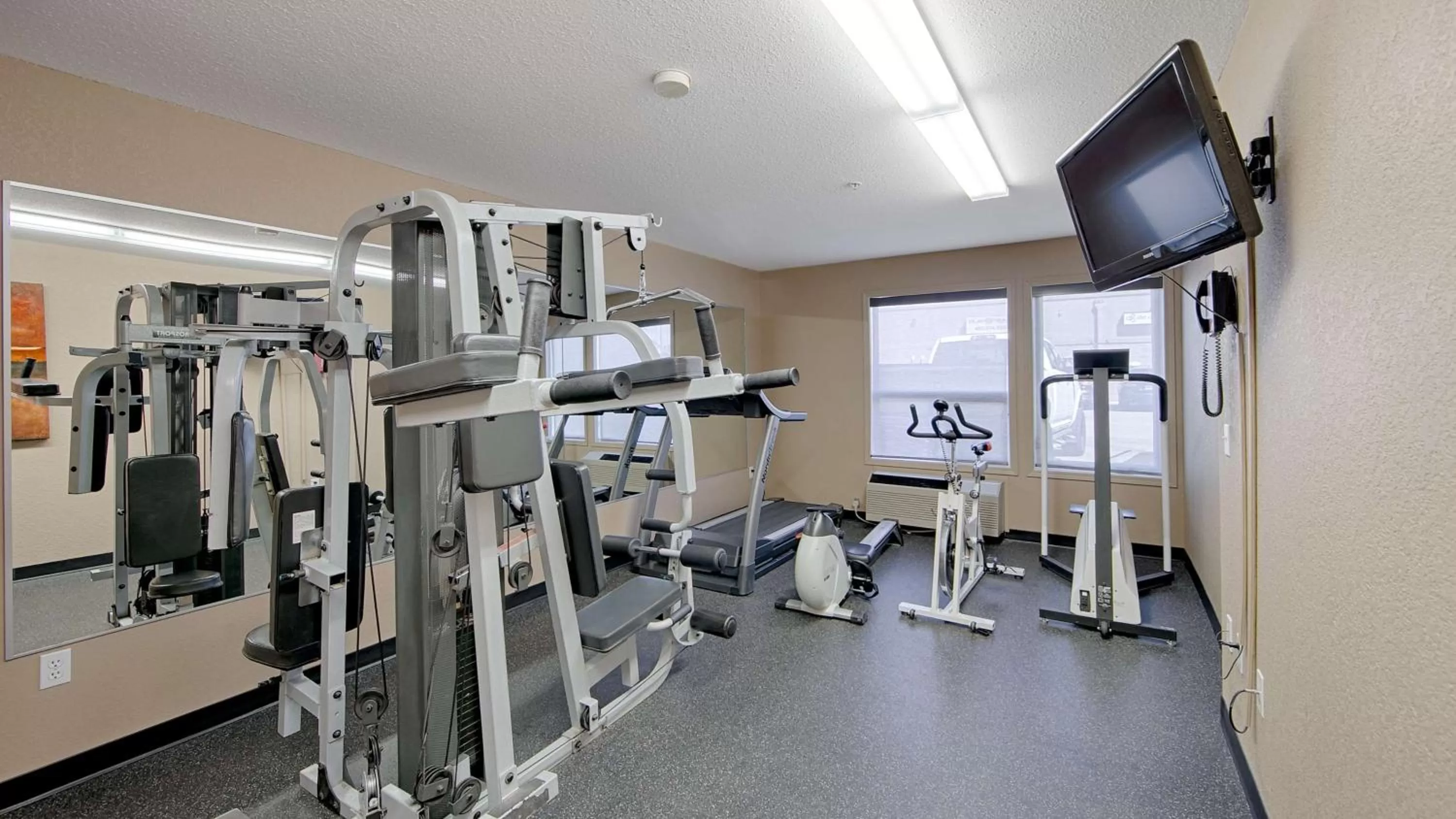 Fitness centre/facilities in Best Western Strathmore Inn