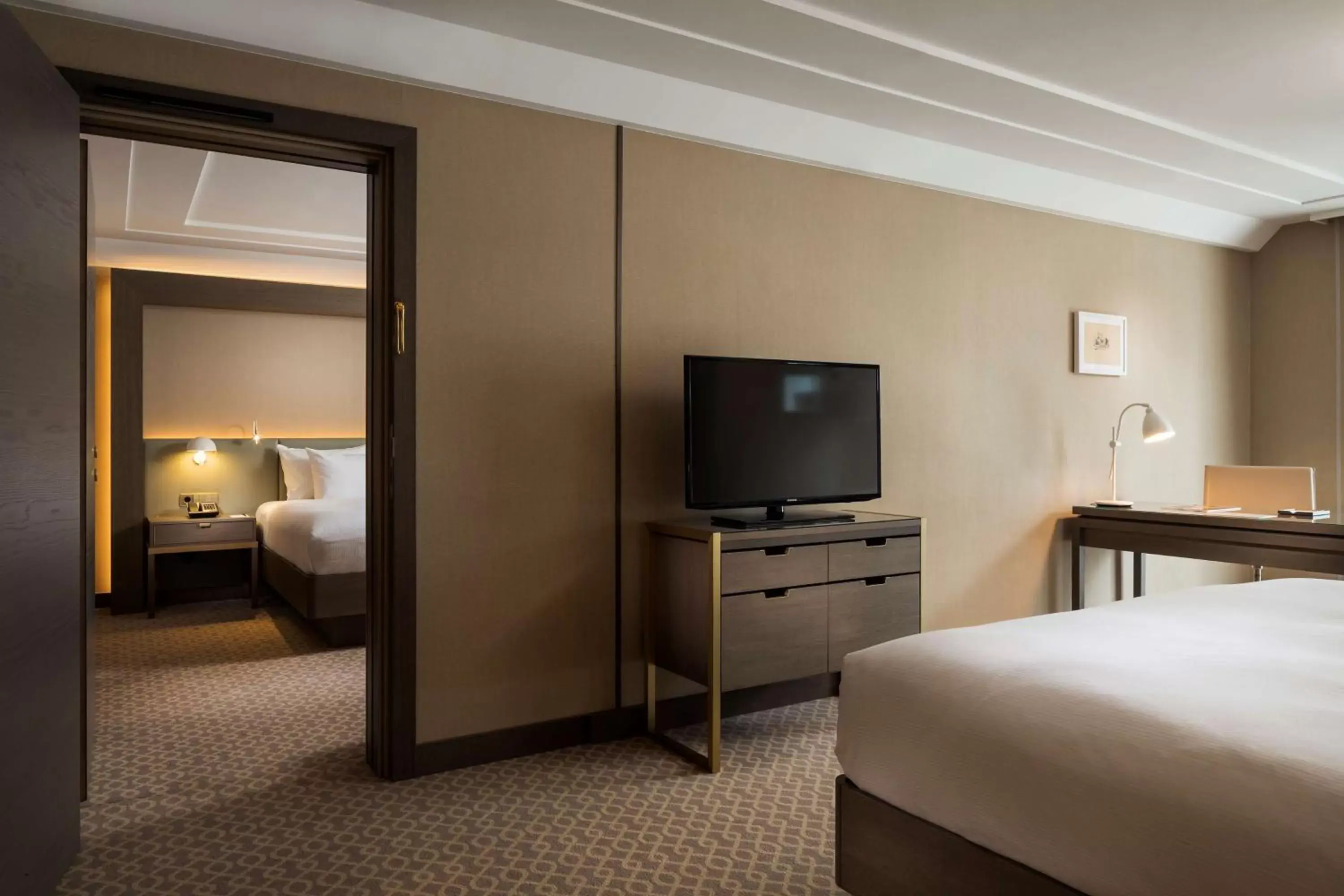 Family Connecting Rooms in Hilton Vienna Plaza Family Connecting Rooms in Hilton Vienna Plaza