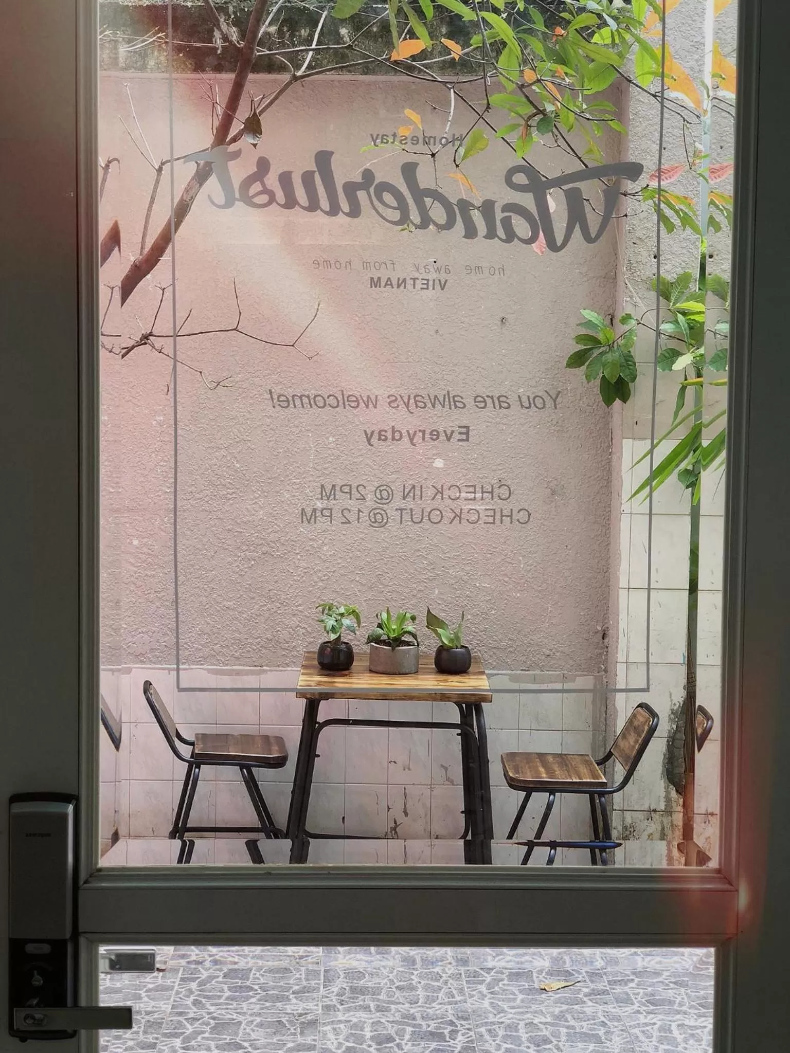 HOSTIE SAIGON [WANDERLUST Home]