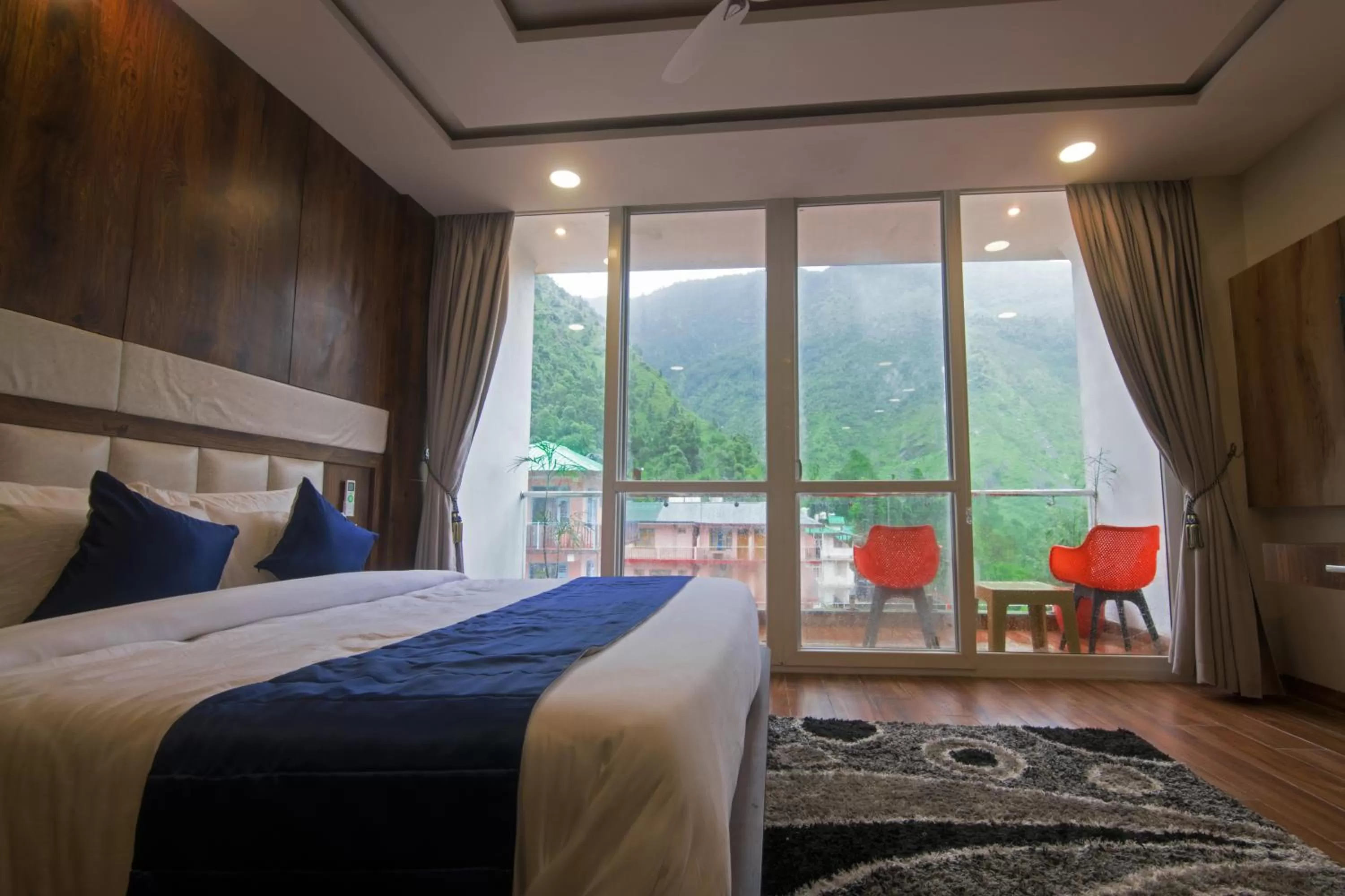 Bed, Mountain View in Shivaay Morex- A Vegetarian Hotel