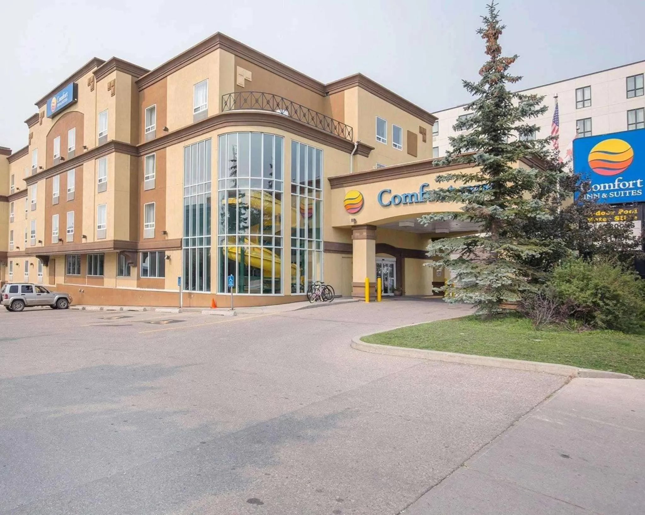 Property building in Comfort Inn & Suites University