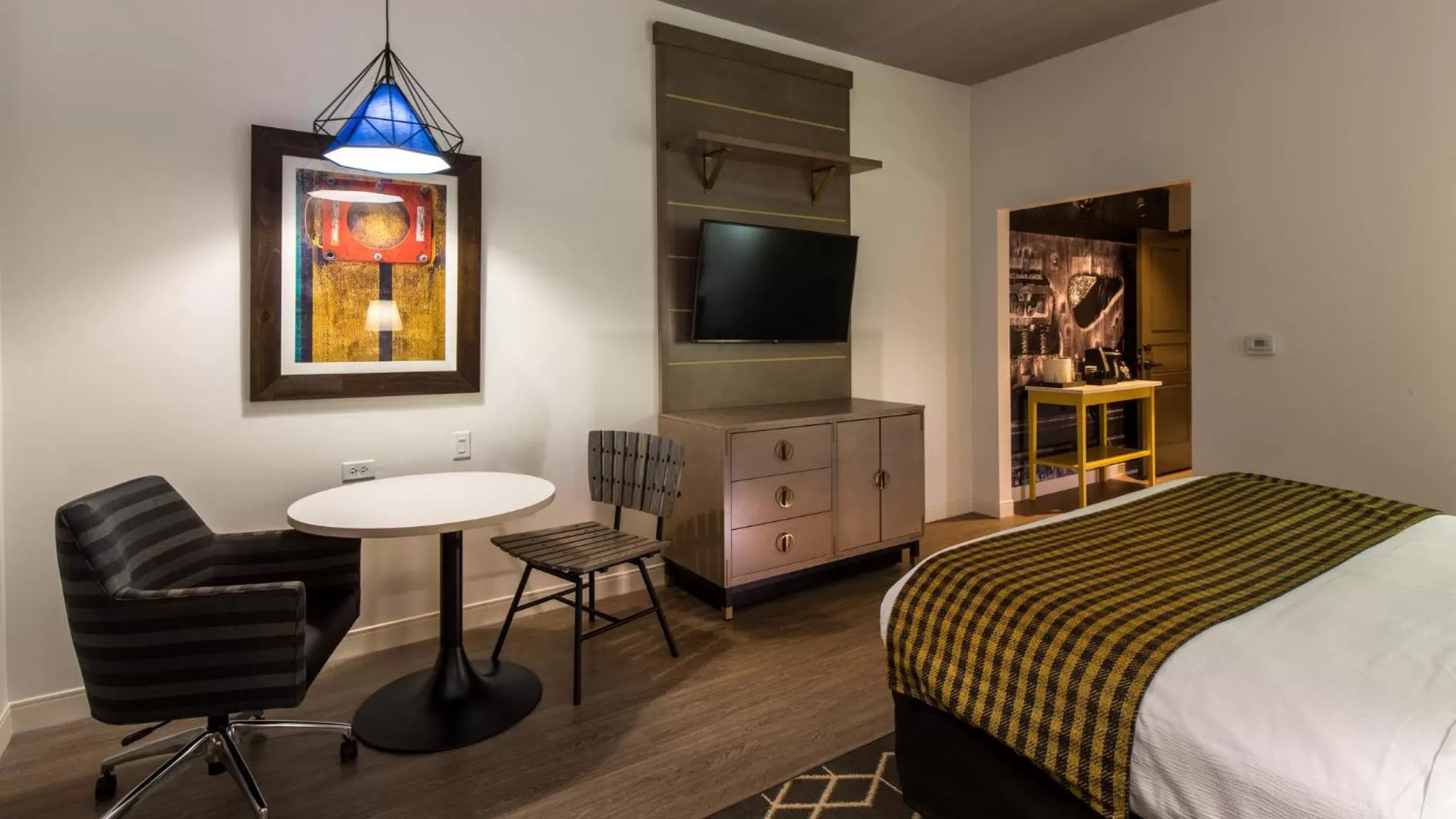 Photo of the whole room, Bed in Hotel Indigo Hattiesburg by IHG