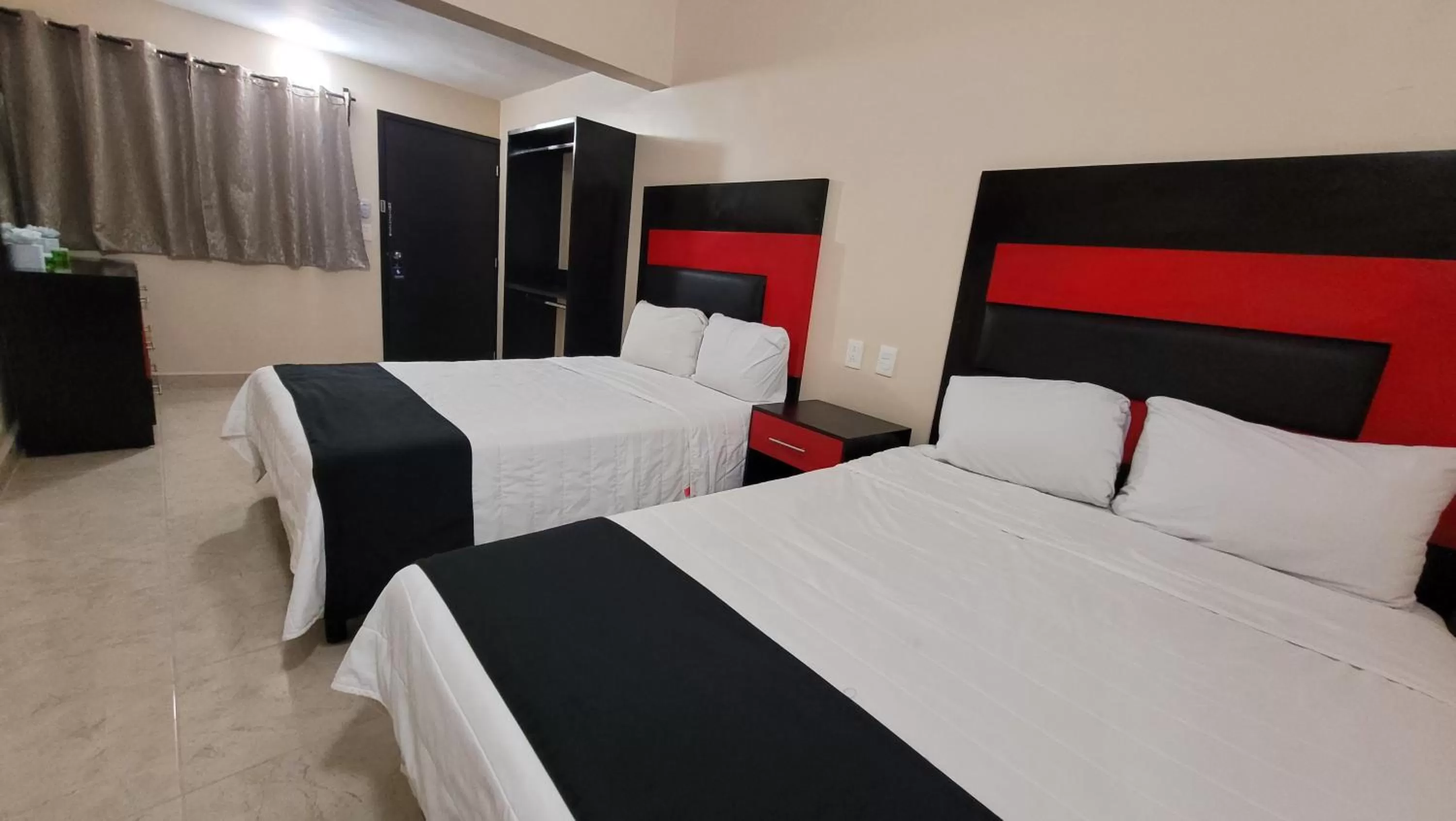 Photo of the whole room, Bed in Hotel Jardín Cancún