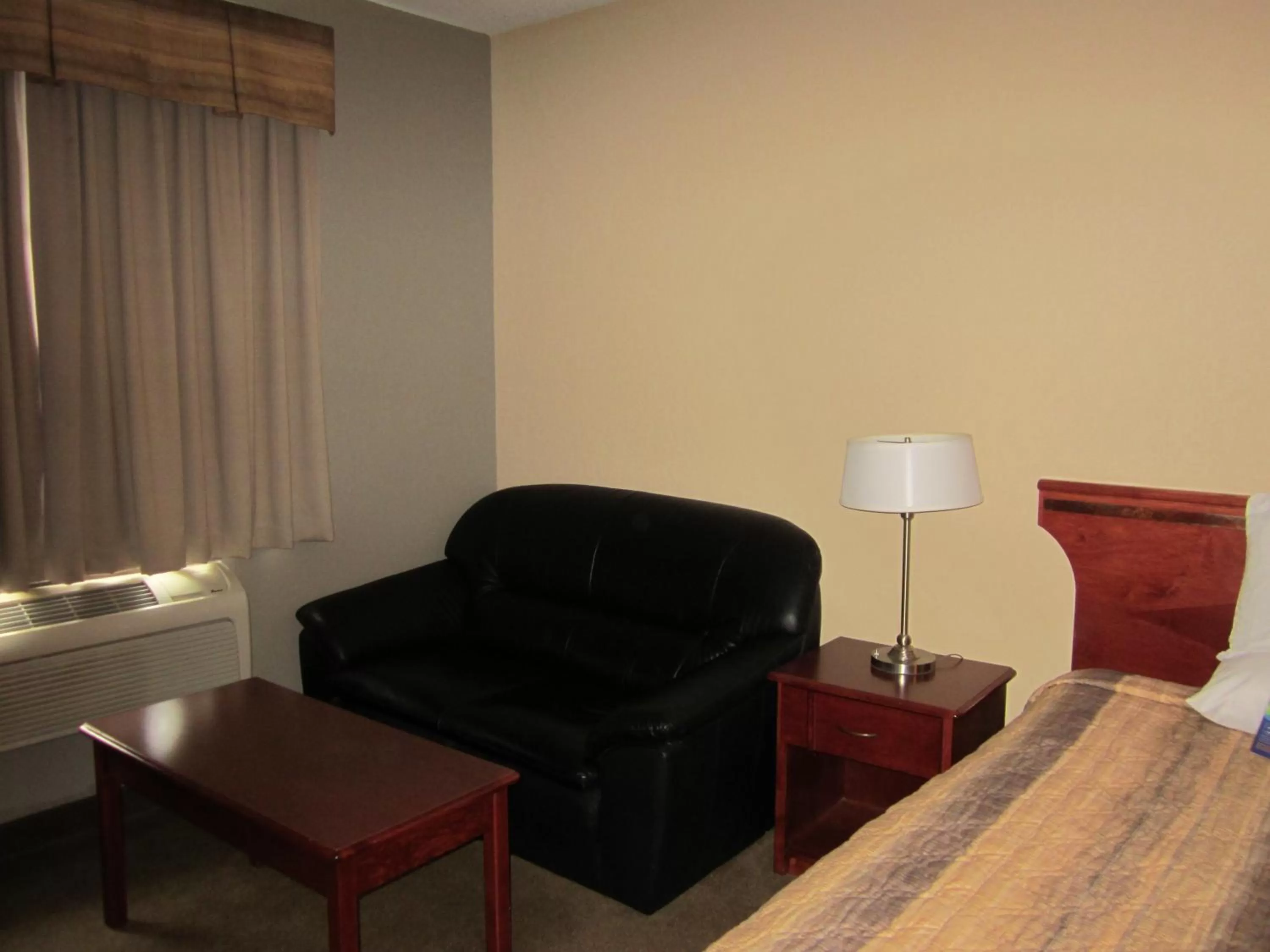 Seating area in Lakeview Inns & Suites - Fort Nelson