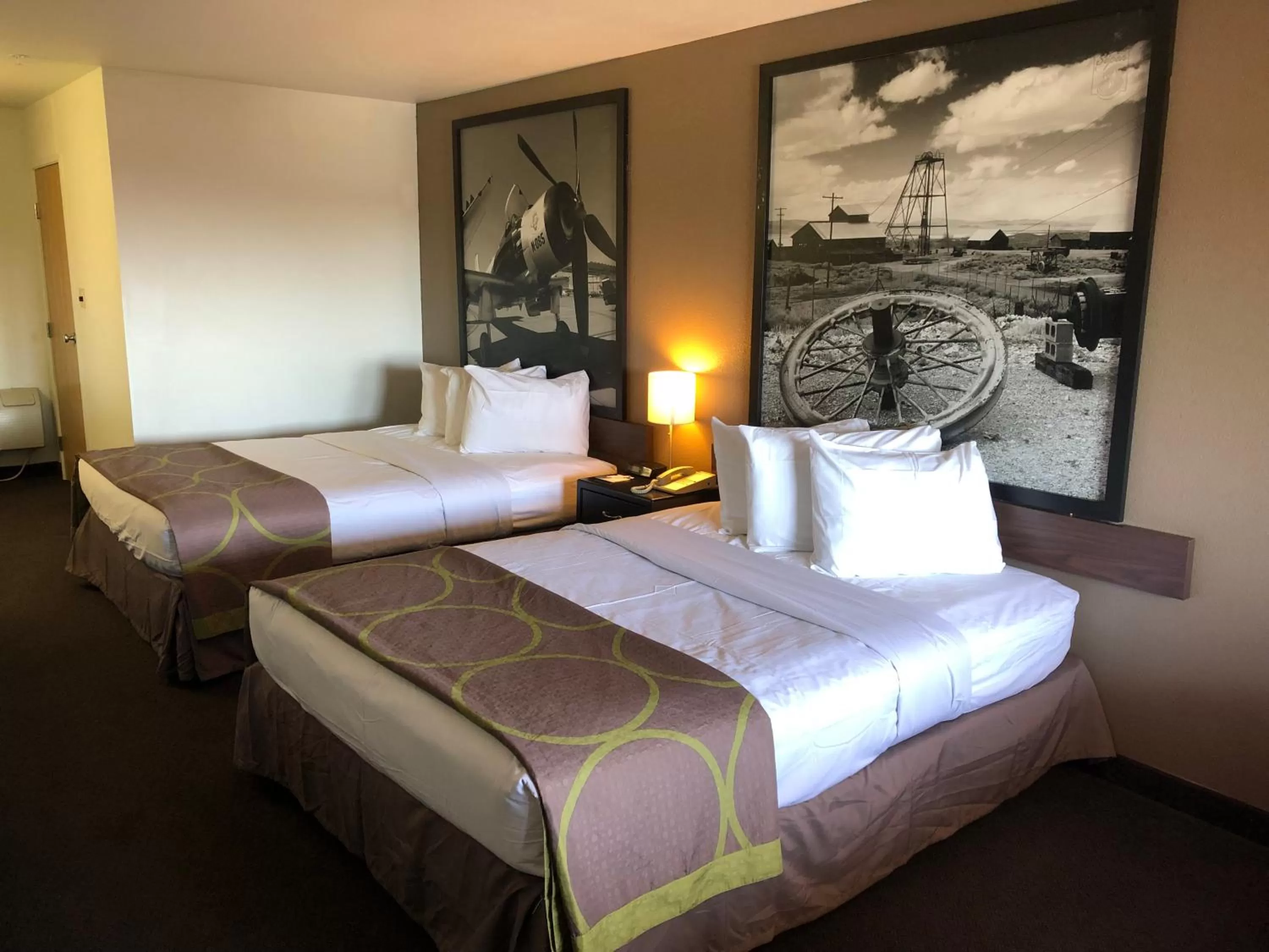 Bedroom, Bed in Super 8 by Wyndham Fernley