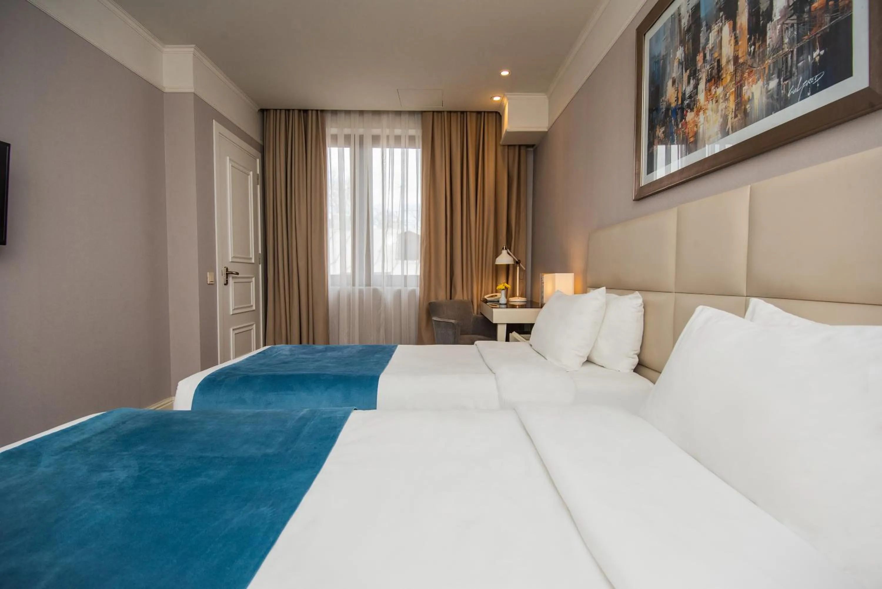 Bedroom, Bed in City Avenue Hotel