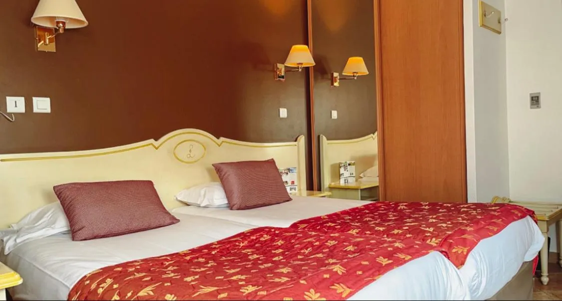 Bed in LOGIS HOTEL & RESTAURANT L'ETAPE Bouc Bel Air - Gardanne