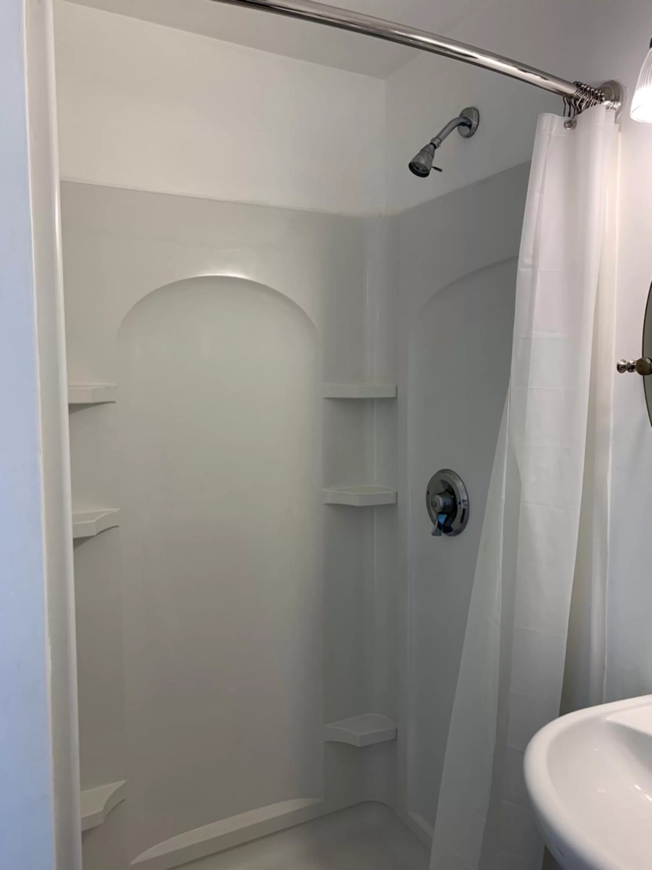 Bathroom in Lake Inn