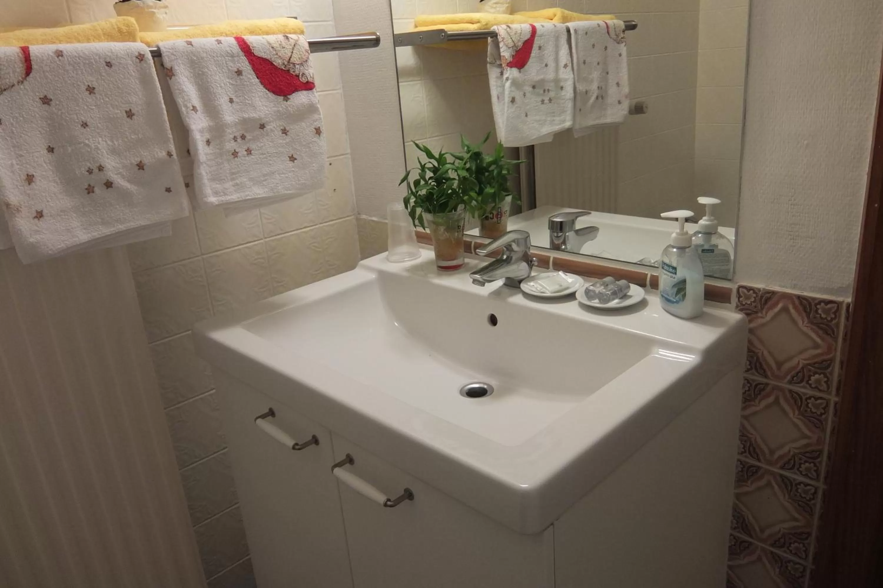 Bathroom in Mei Hôtel-Restaurant
