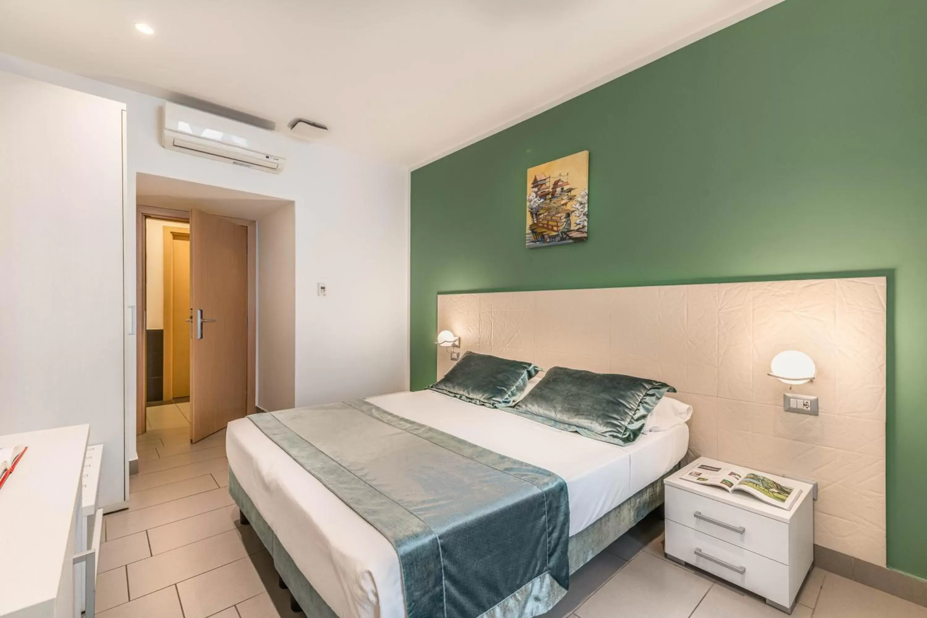 Superior Double or Twin Room in Trevi Palace Hotel Superior Double or Twin Room in Trevi Palace Hotel