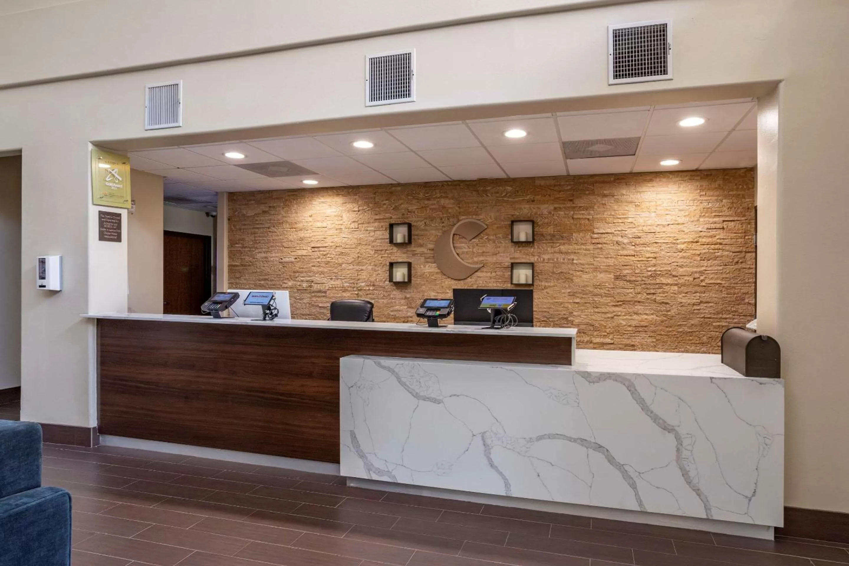 Lobby or reception in Comfort Suites Houston near Medical Center- NRG Stadium