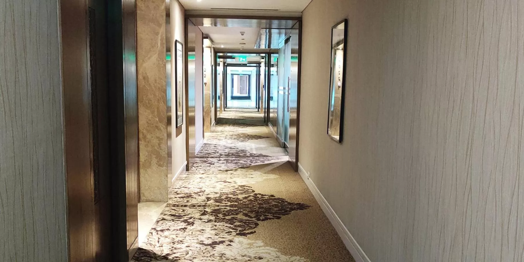 Lobby or reception in Crowne Plaza New Delhi Okhla by IHG