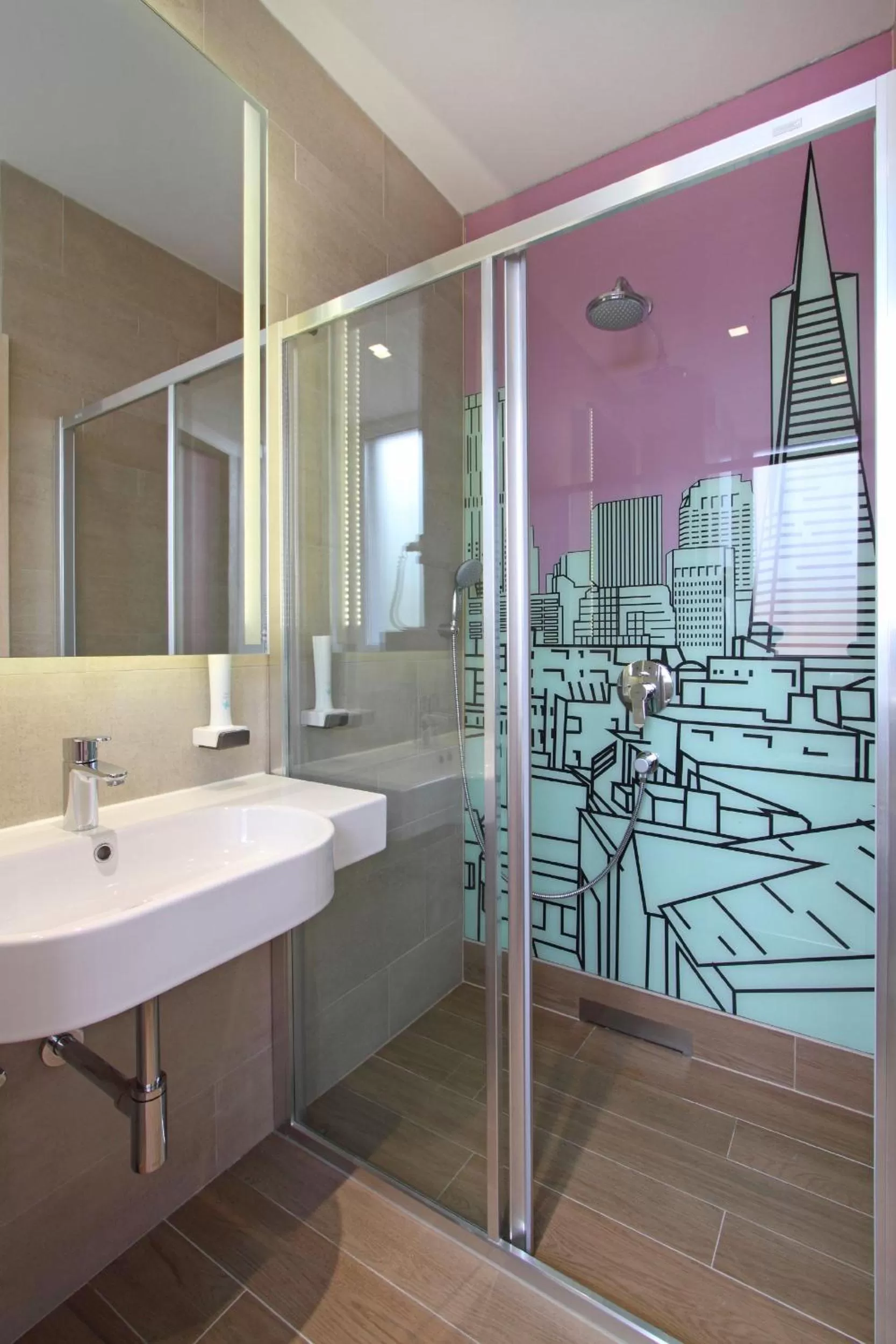 Shower in Hotel Cosmopolit