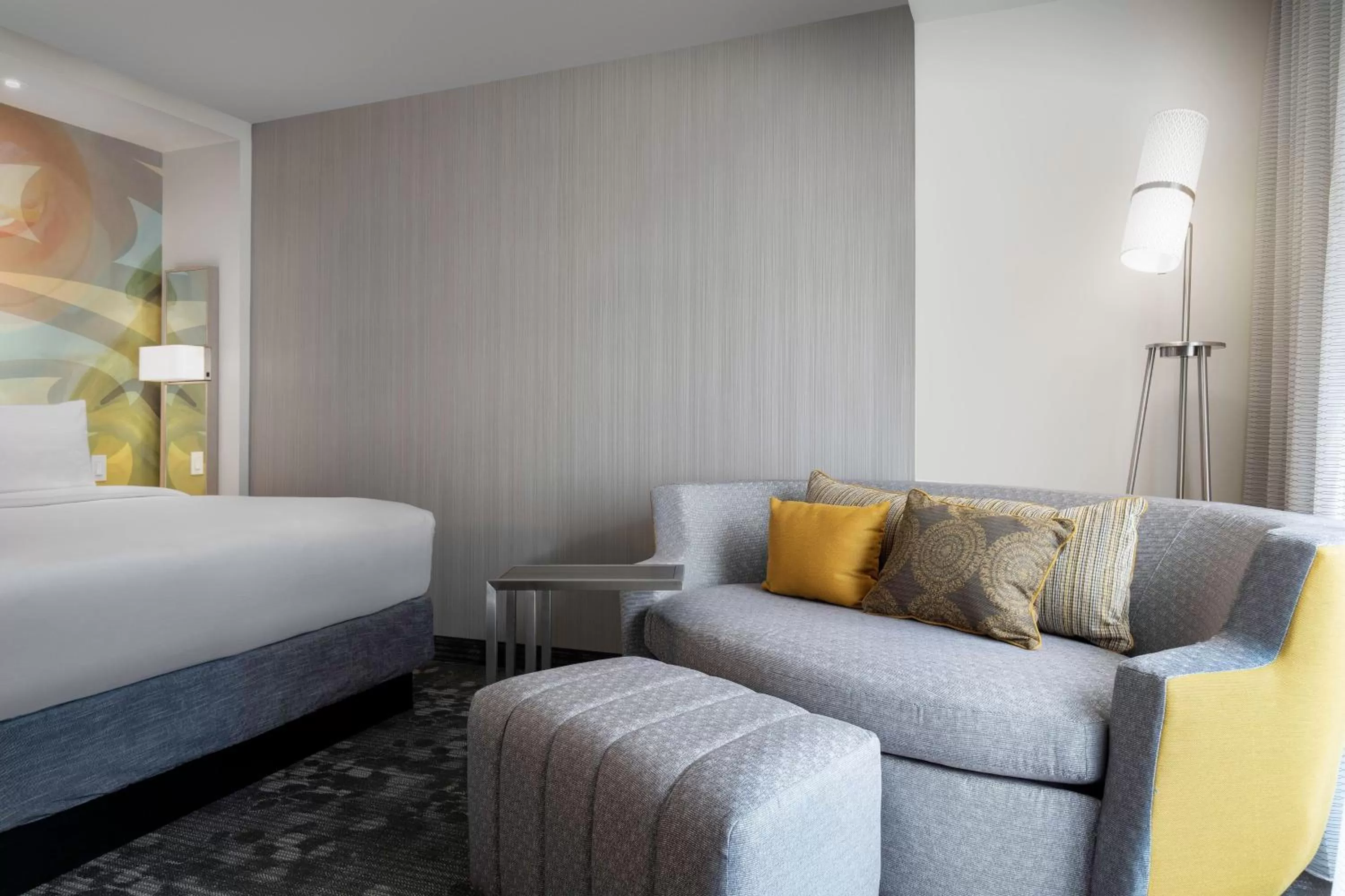 Photo of the whole room, Bed in Courtyard by Marriott Nanaimo