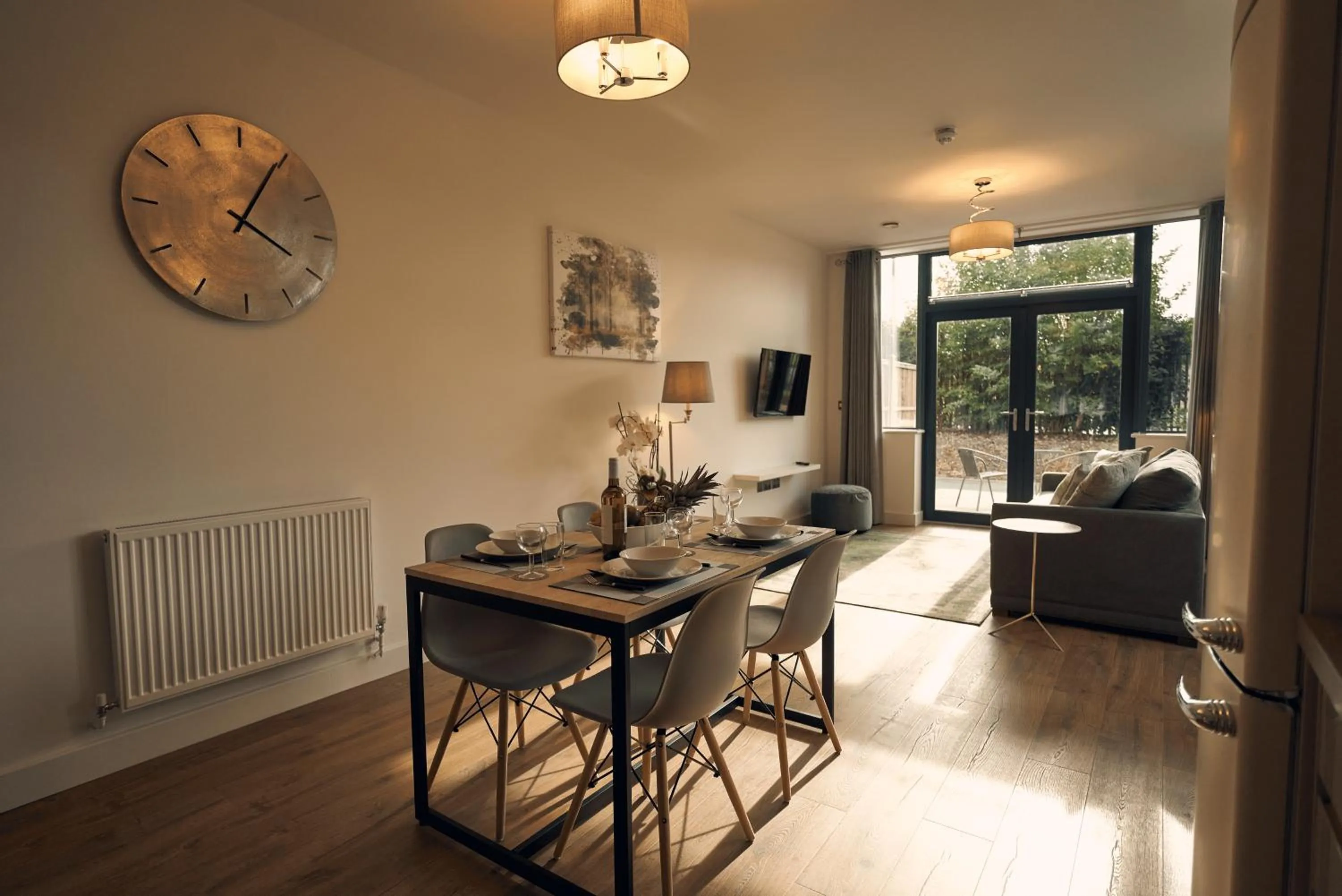 Deluxe One-Bedroom Apartment in Herongate Apartments