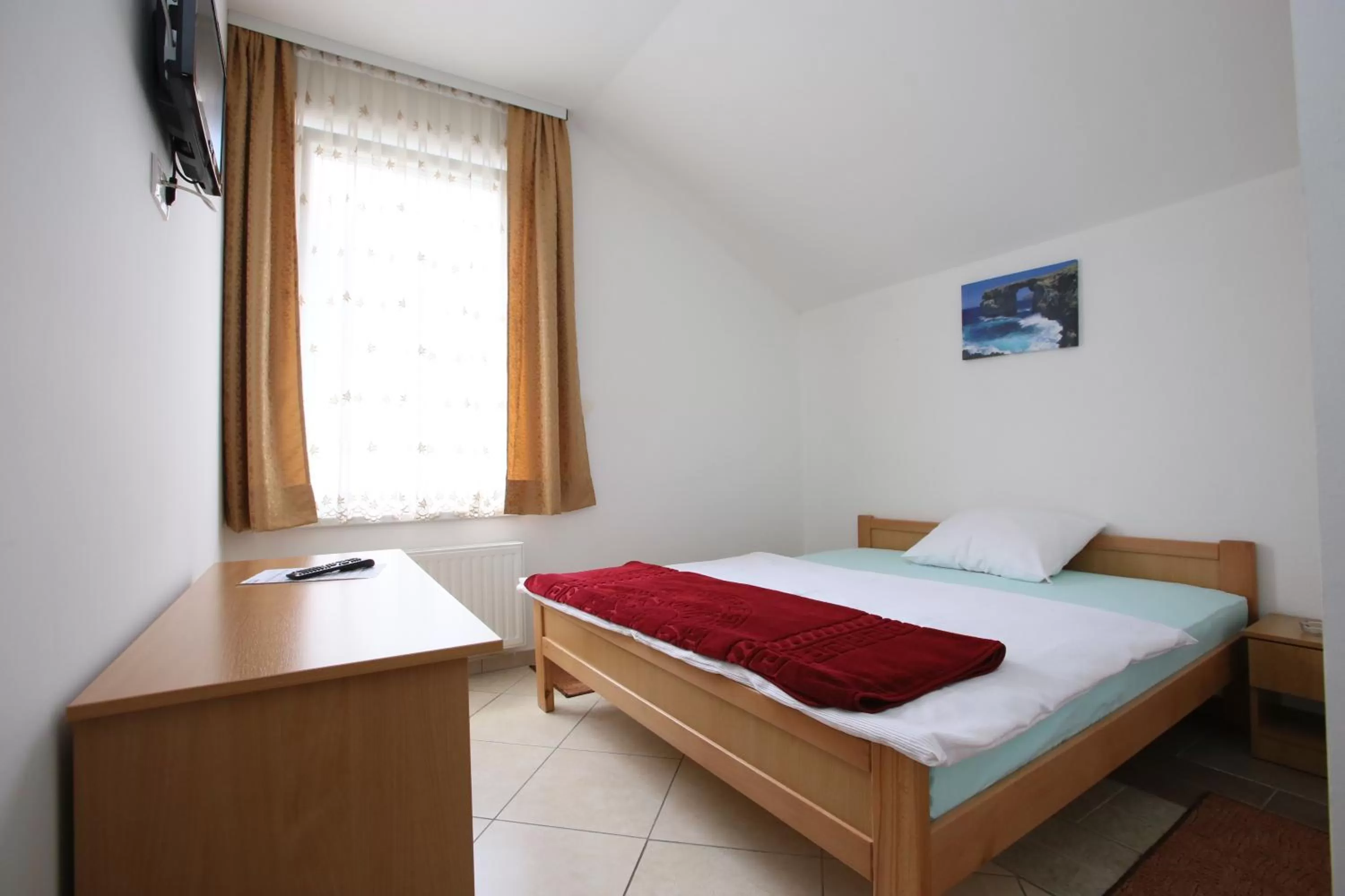 Photo of the whole room, Bed in Motel Maks