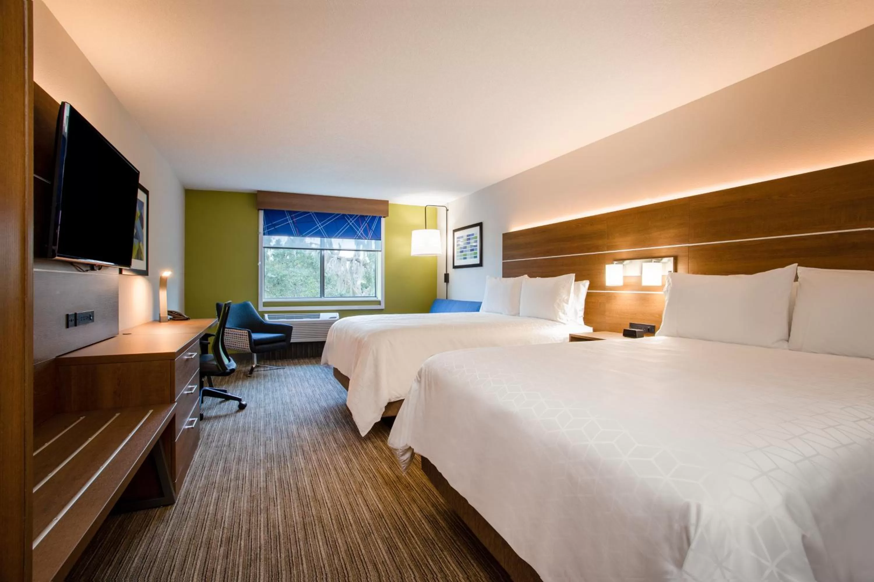 Bedroom, Bed in Holiday Inn Express & Suites - Deland South by IHG