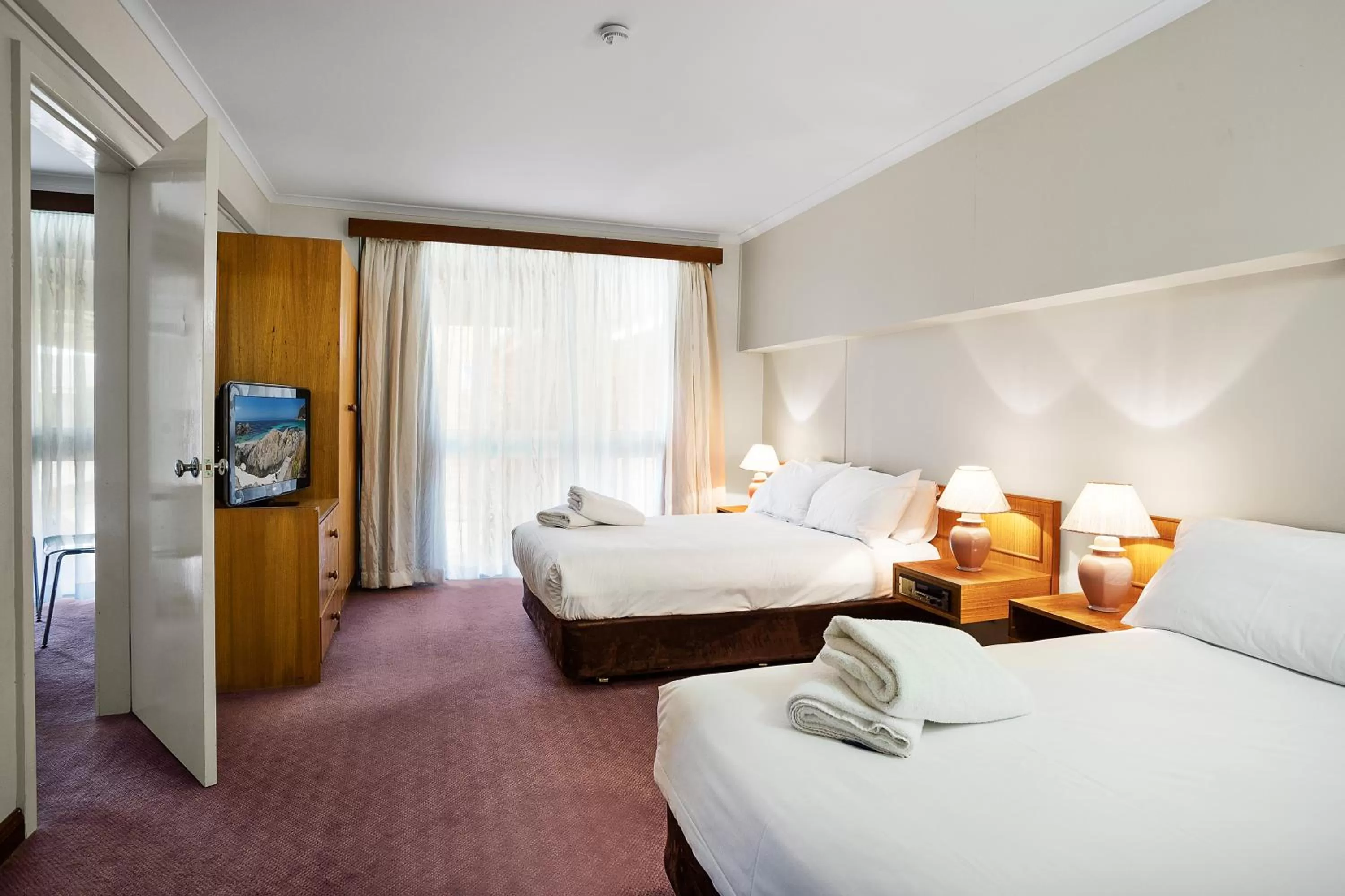 Photo of the whole room, Bed in Best Western Sanctuary Inn