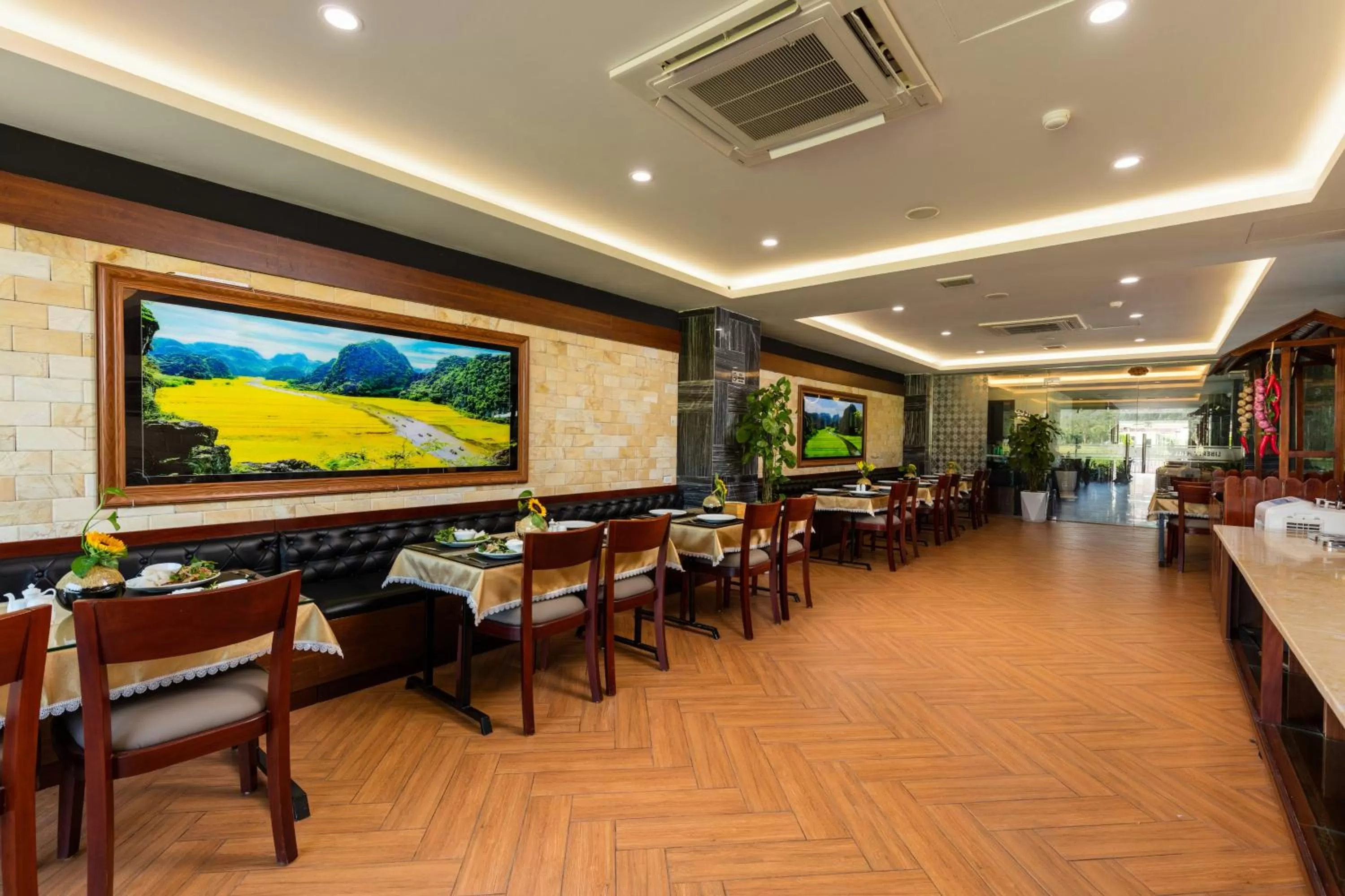 Restaurant/Places to Eat in Liberty Hall Tam Coc Hotel & Villa