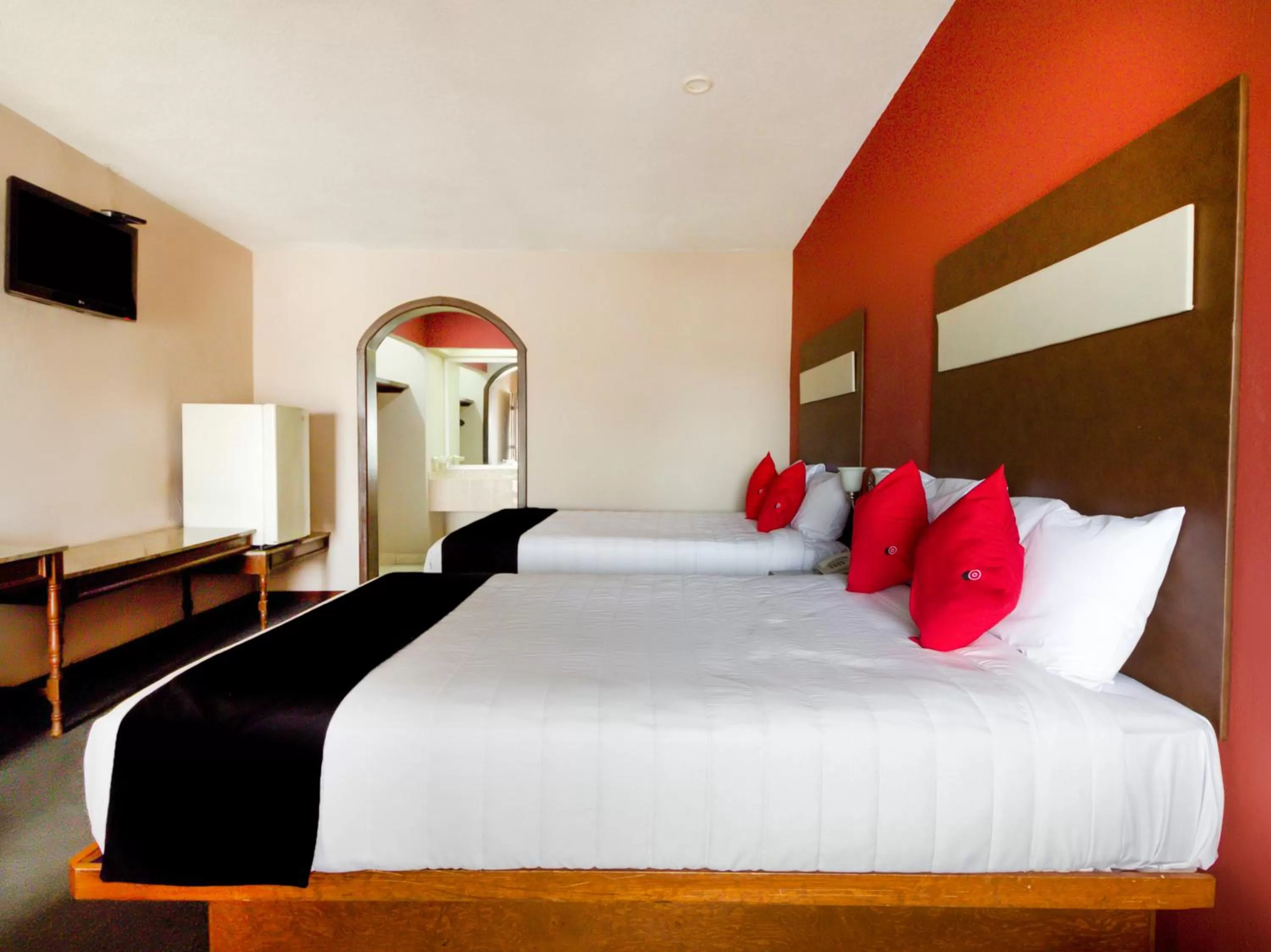 Bedroom, Bed in Hotel La Fuente, Saltillo