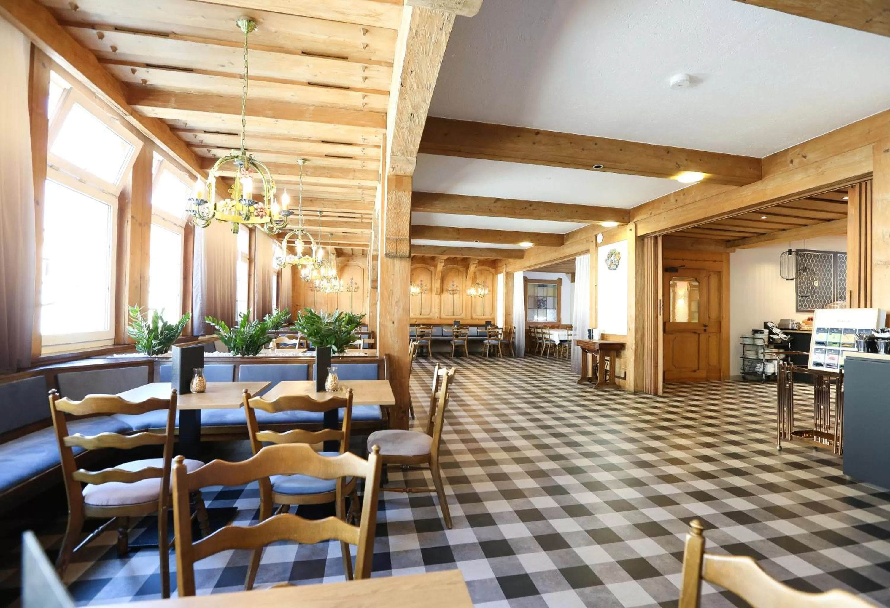 Restaurant/places to eat in Arthotel ANA Goggl