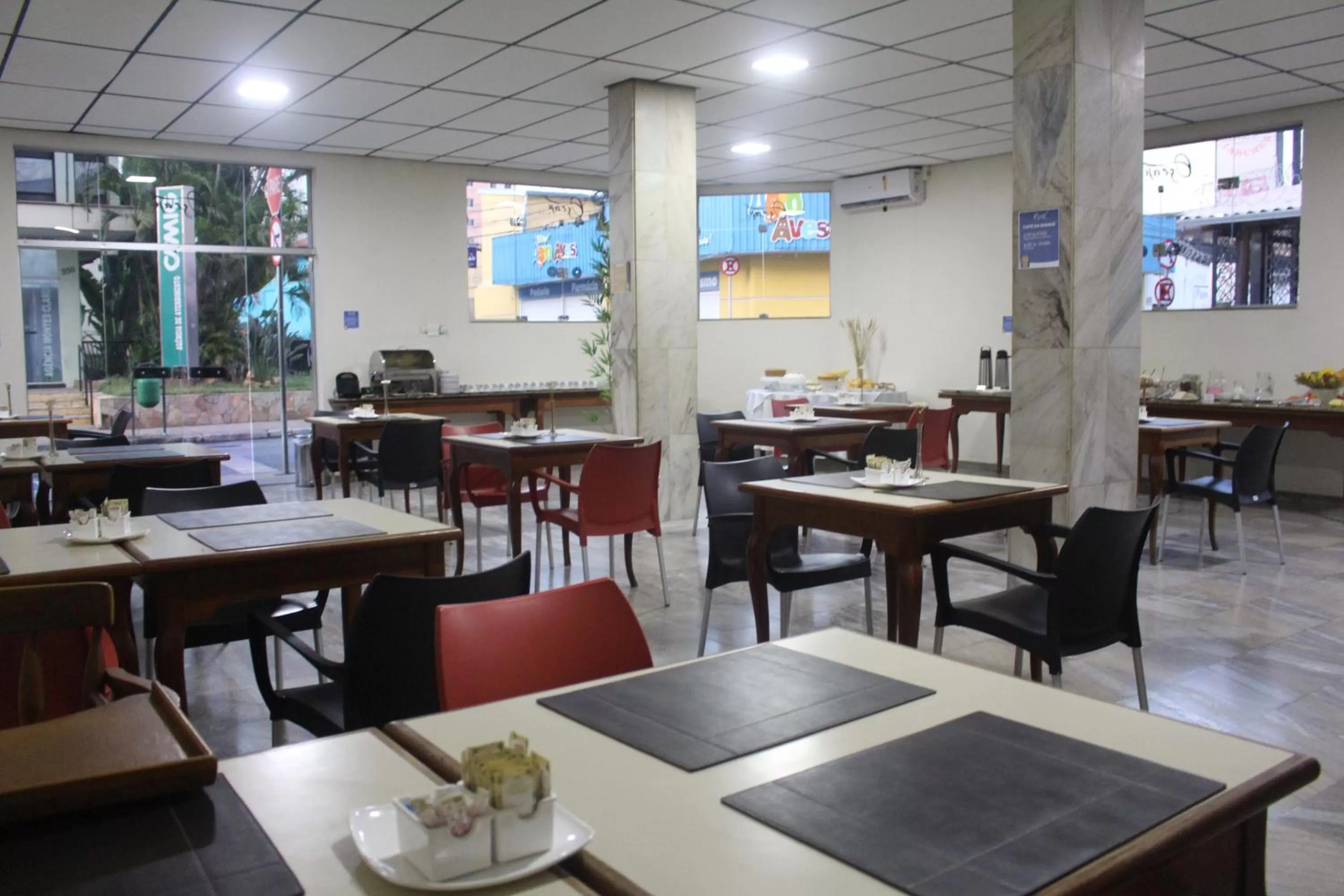 Restaurant/Places to Eat in Hotel Oscar Blue Montes Claros