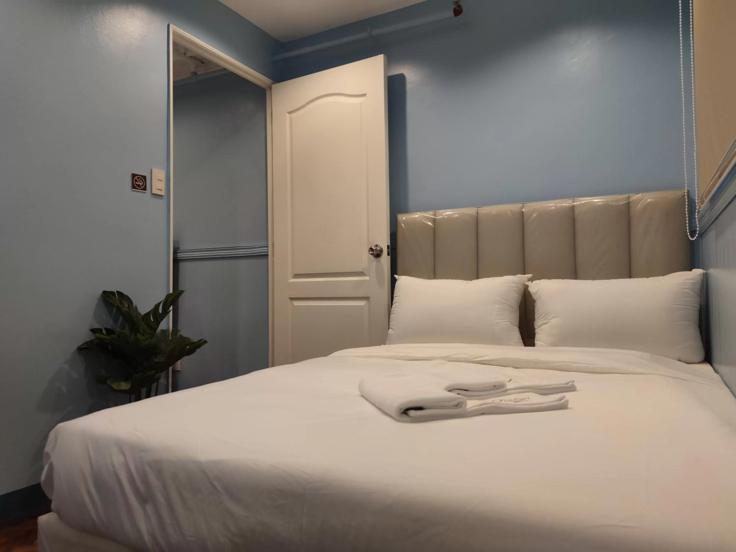 Family, Bed in Glory Hotel Cubao