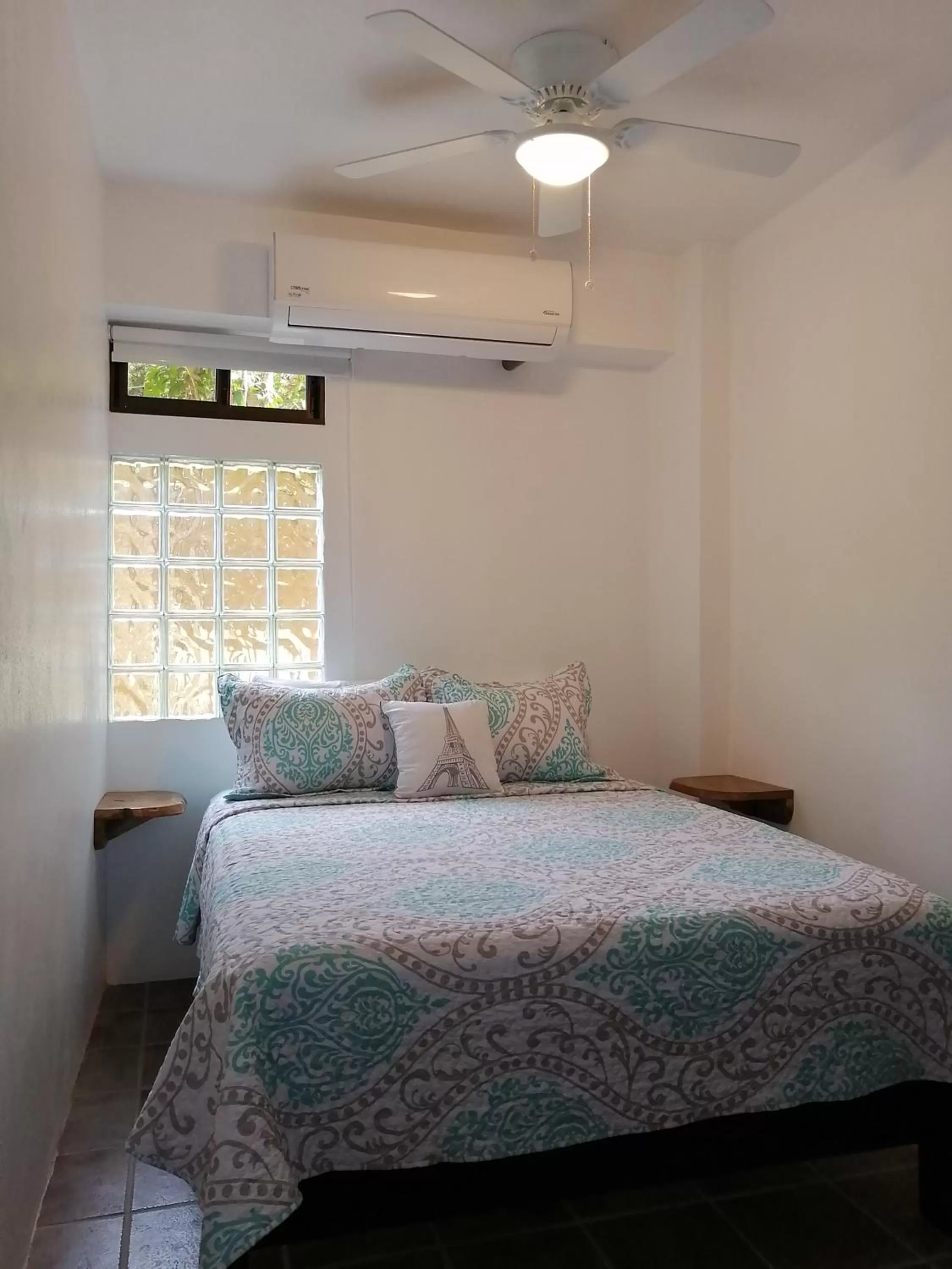 Bed in La Sirena Playa Jacó