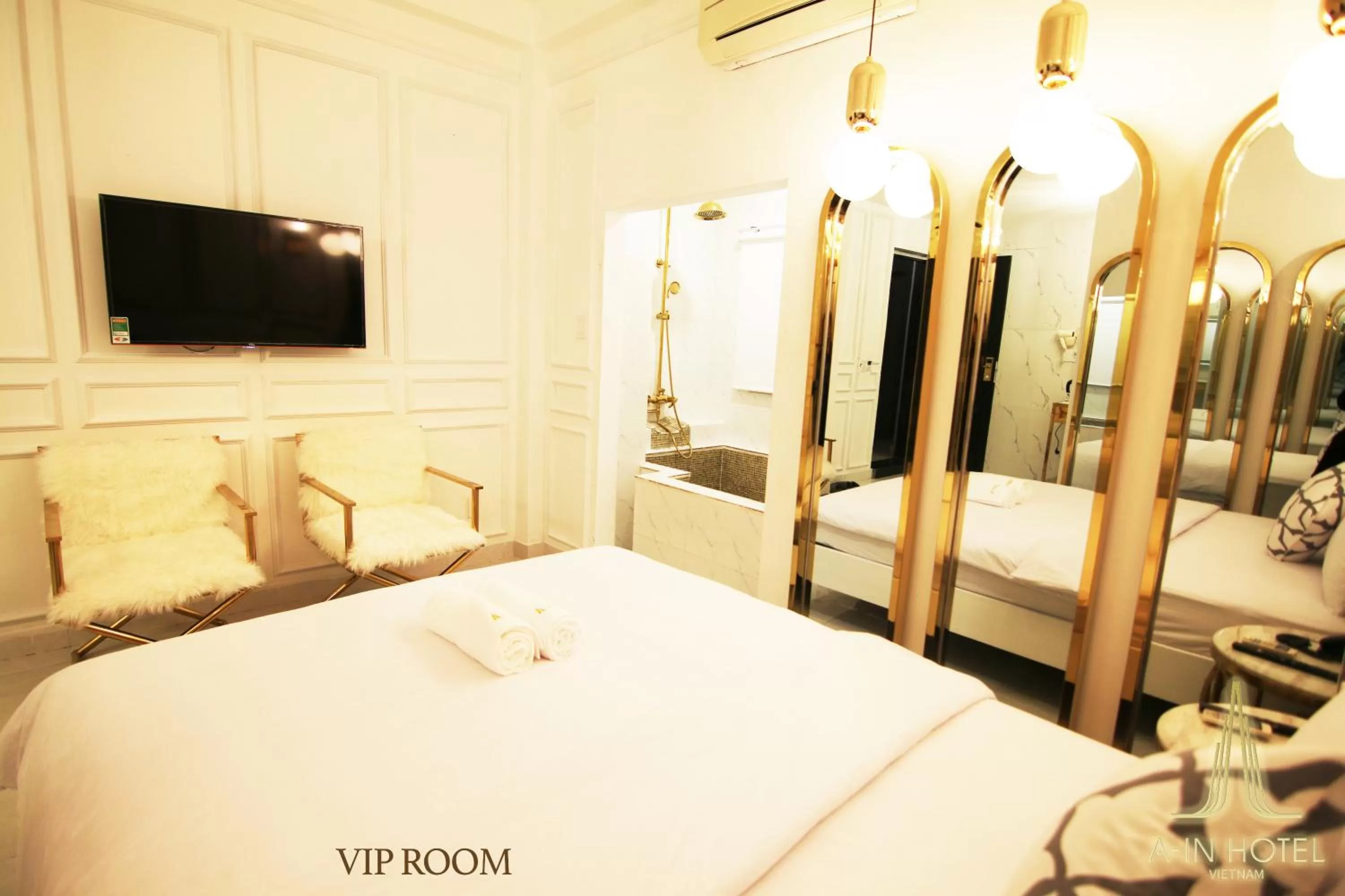 Large Double Room in A In Hotel Glamour