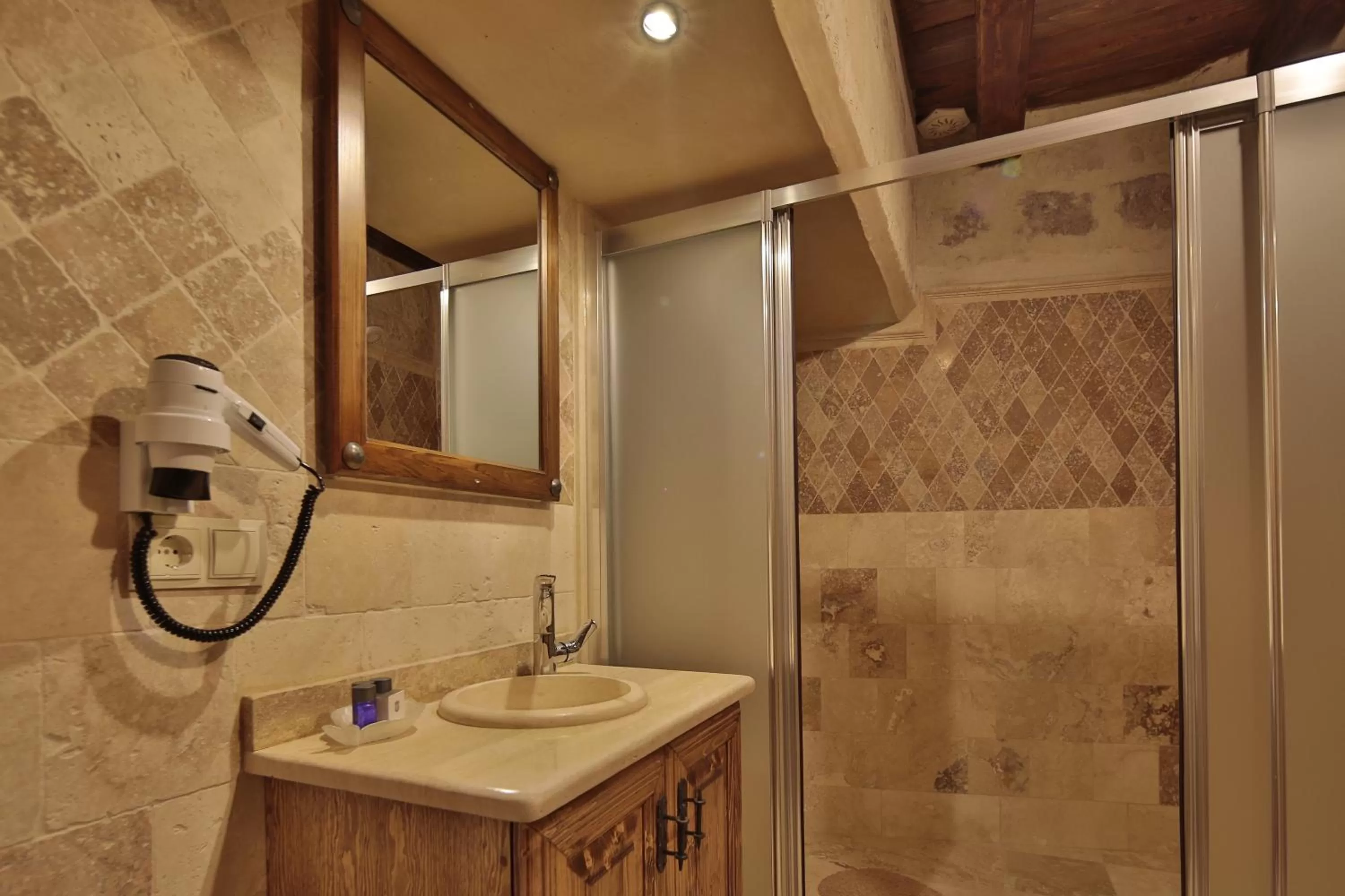 Toilet, Bathroom in Vista Cave Hotel