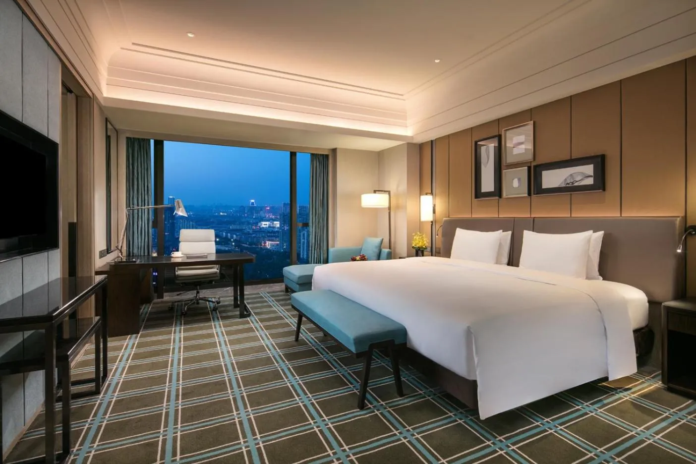 Property building, Bed in Hilton Changzhou