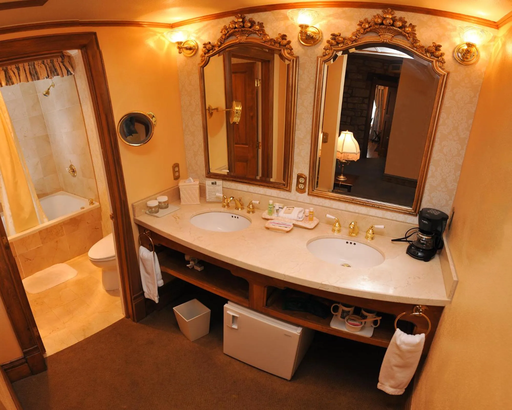 Bathroom in Cliff House at Pikes Peak