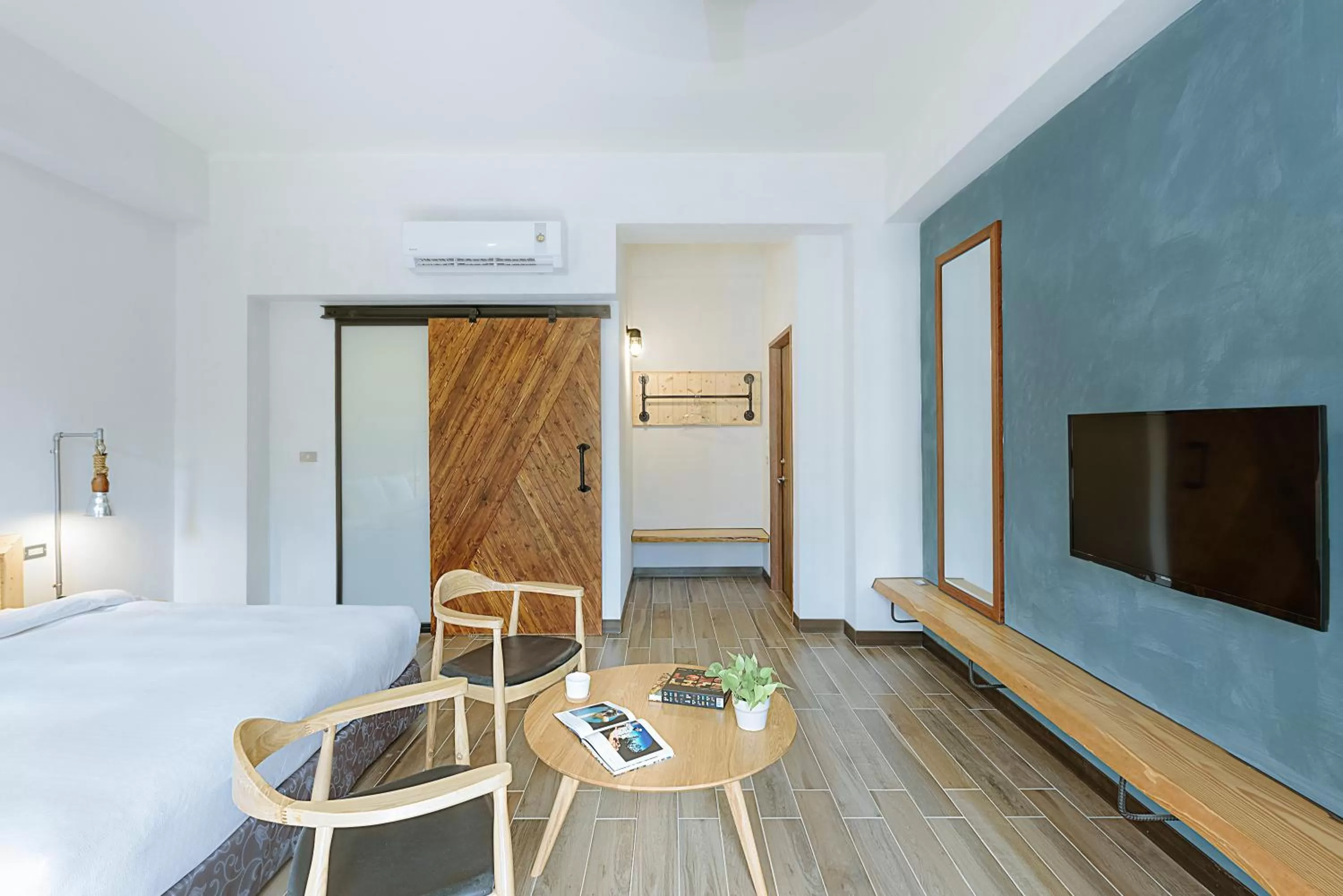 TV and multimedia, TV/Entertainment Center in Chillax Inn B&B