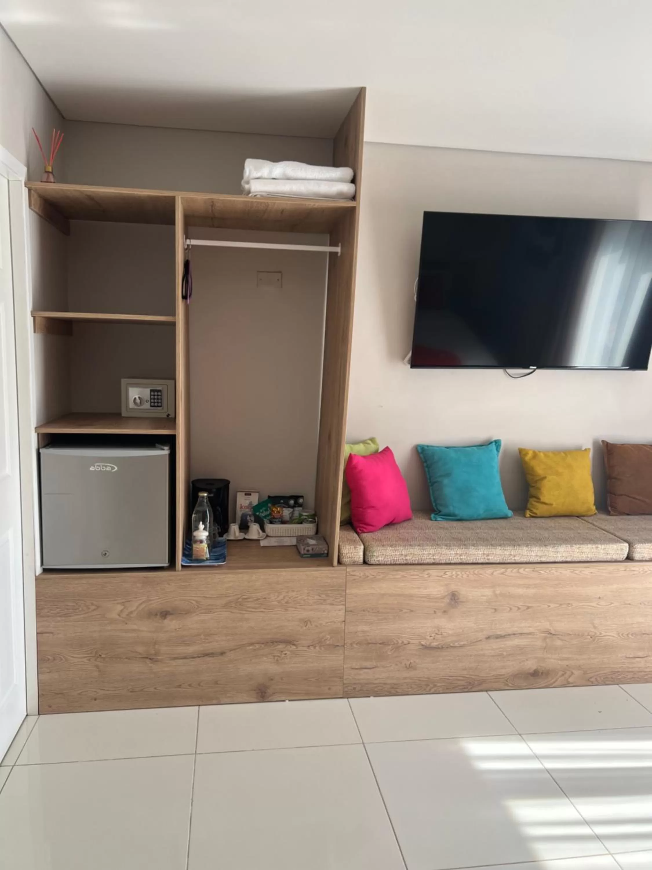 oven, TV/Entertainment Center in Hotel Boutique CASA CHUNUU Santa Marta