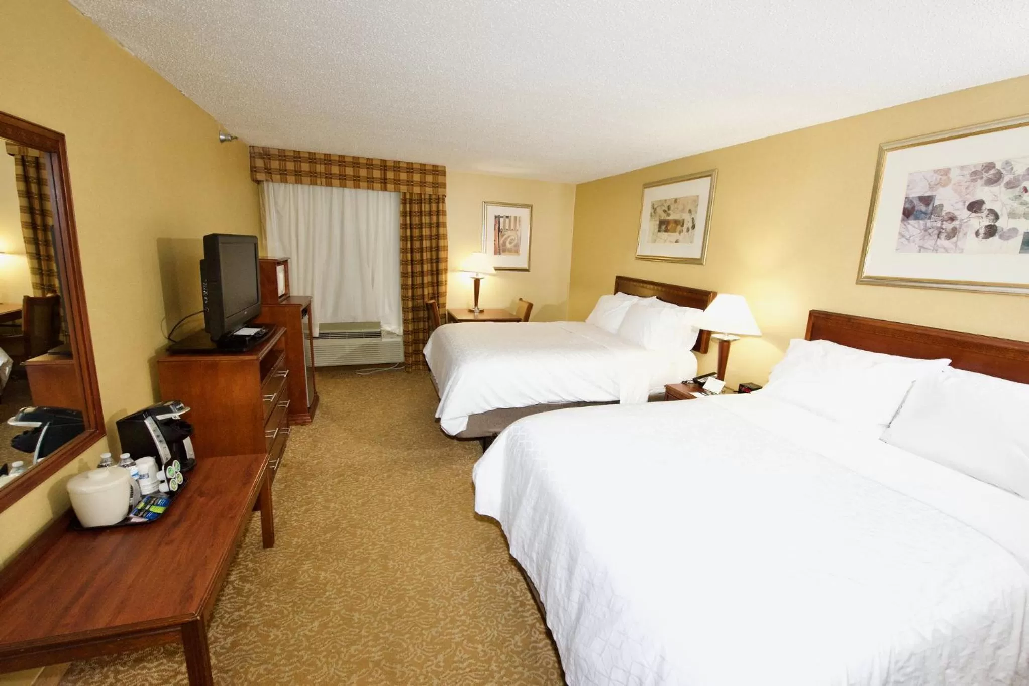 Photo of the whole room, Bed in Holiday Inn Express Hotel & Suites Fenton/I-44 by IHG