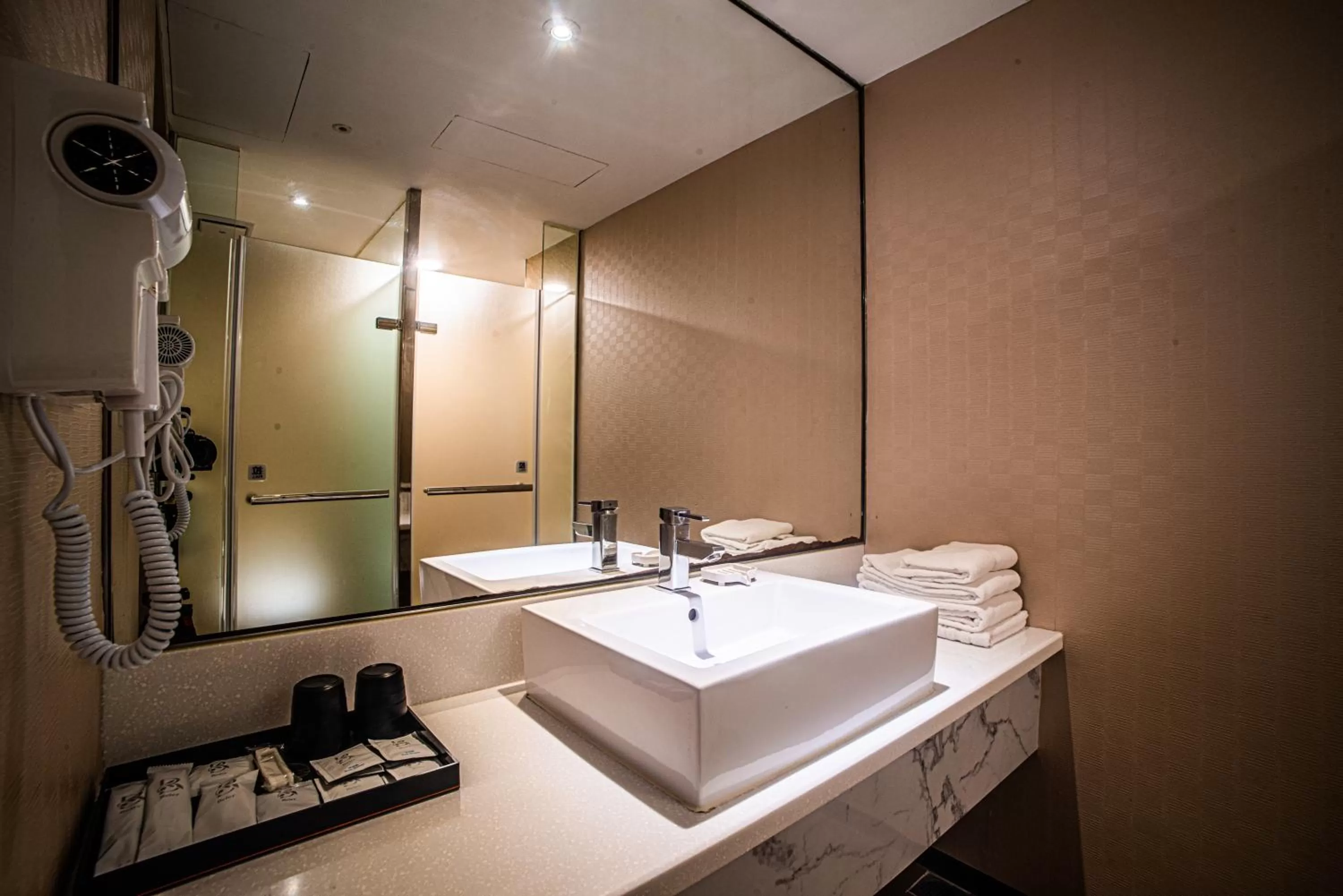 towels in Artinn藝築文旅-台北站前館