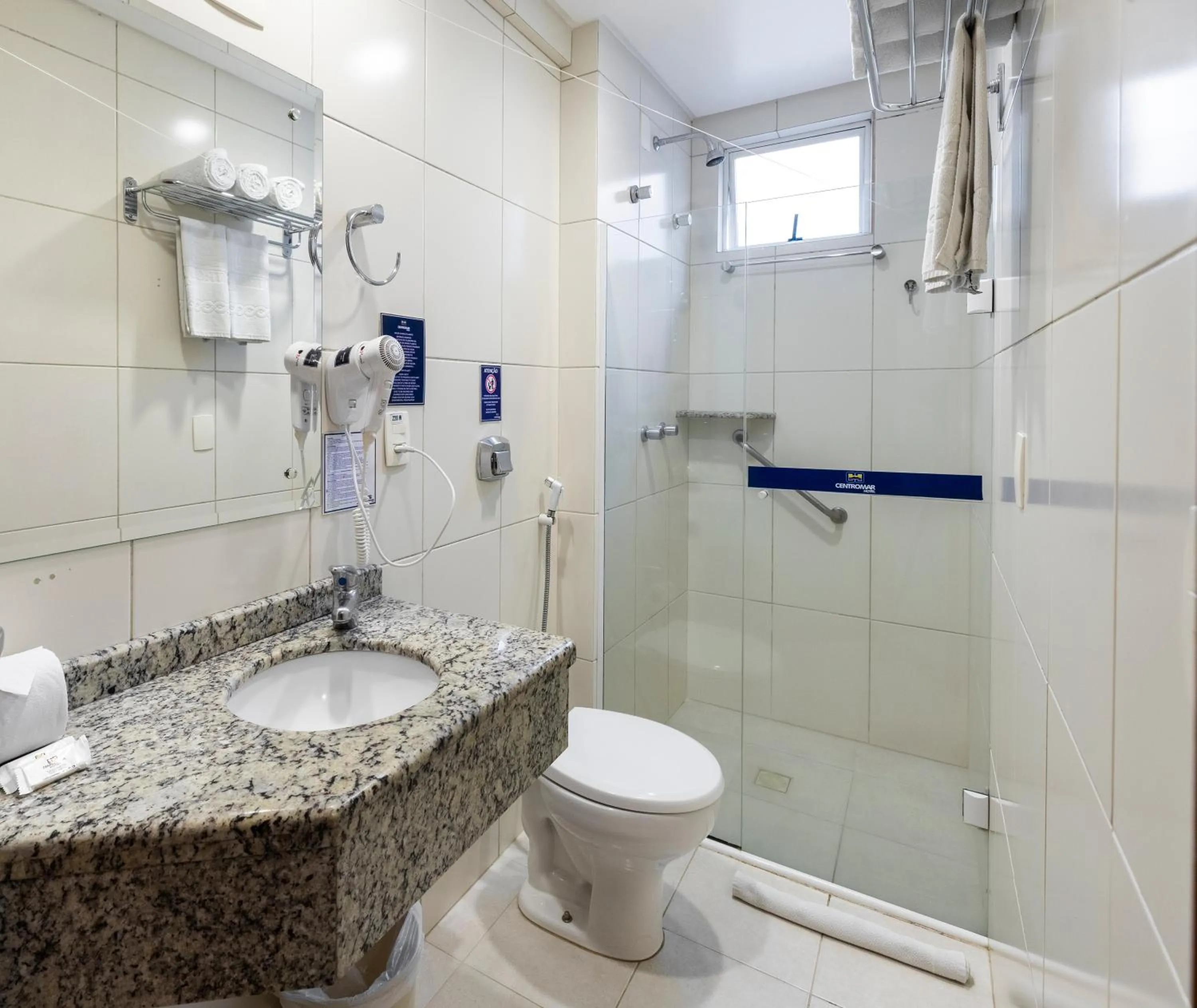 Bathroom in Centromar Hotel