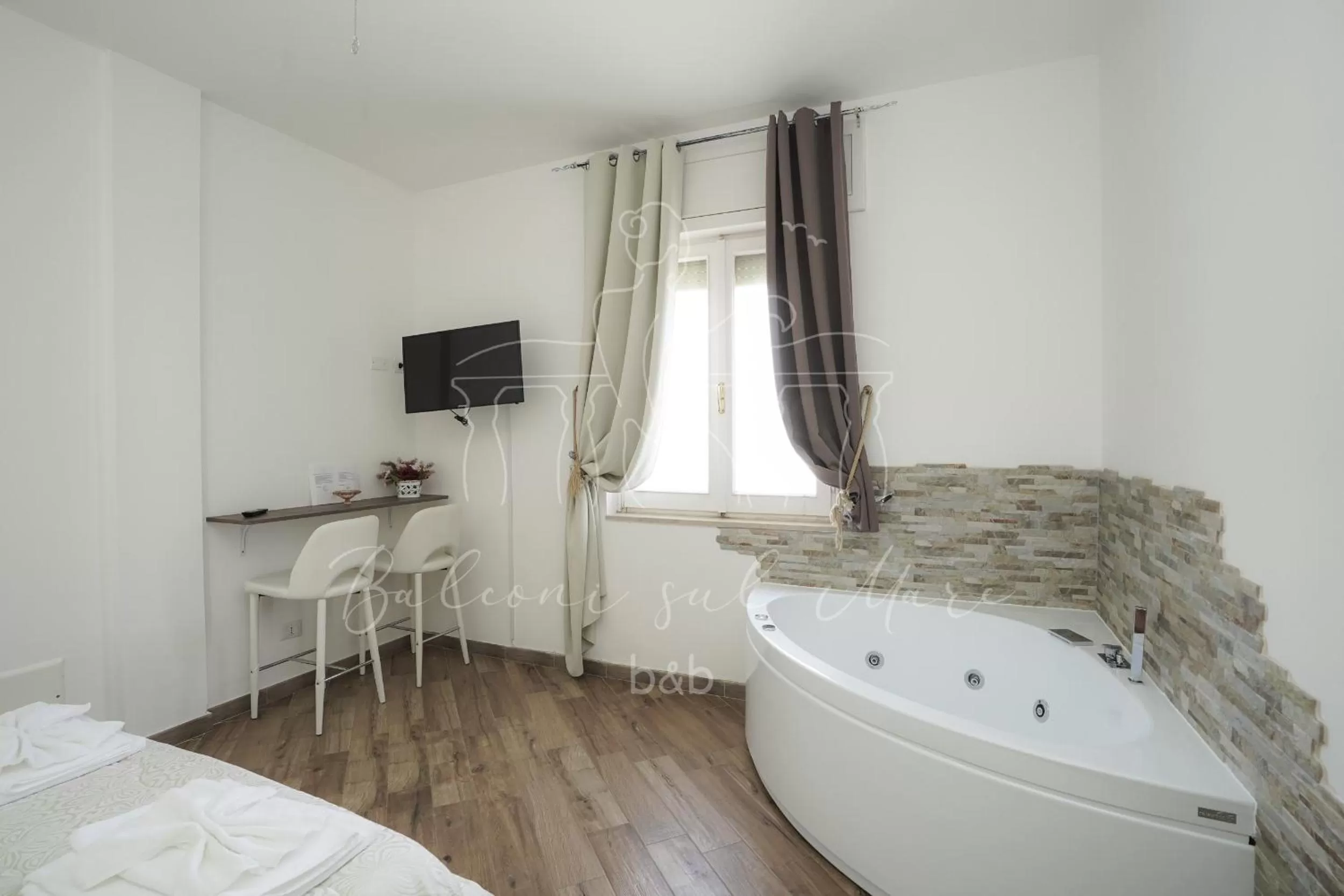 Hot Tub, Bed in Balconi sul mare